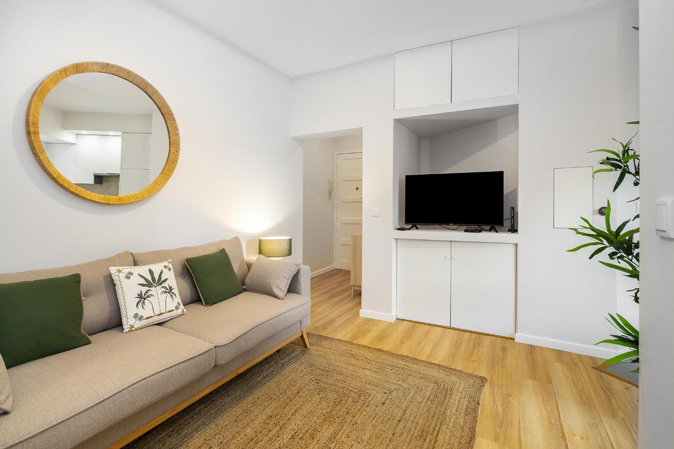 Cozy Apartment in Lisbon by Soulplaces view 2