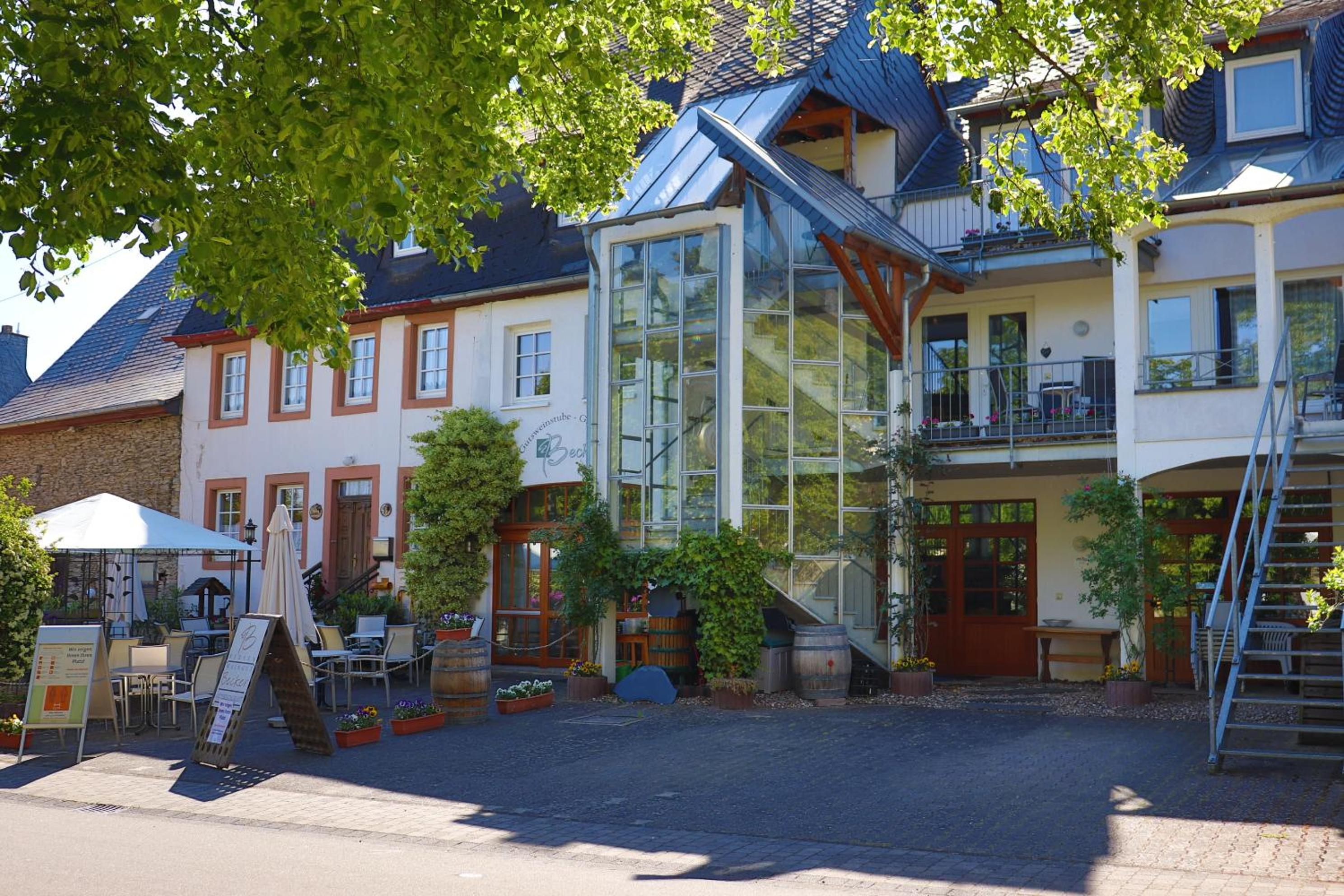 Ferienweingut & Gutsrestaurant Becker