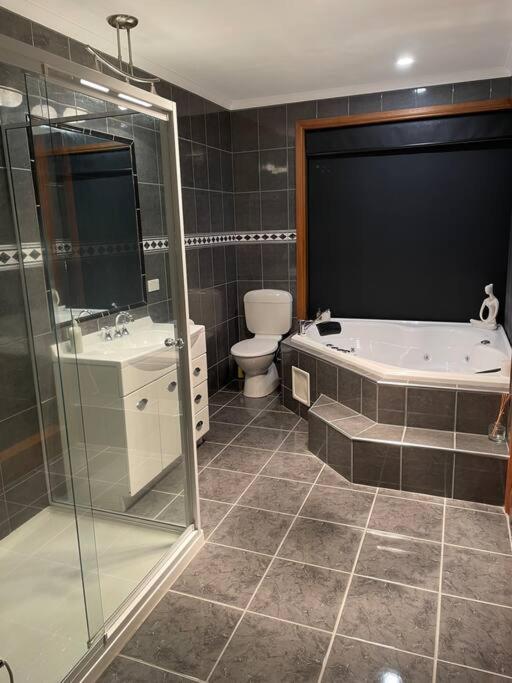 Blackstone Lakeside 4 Bedrooms 2 Bathrooms