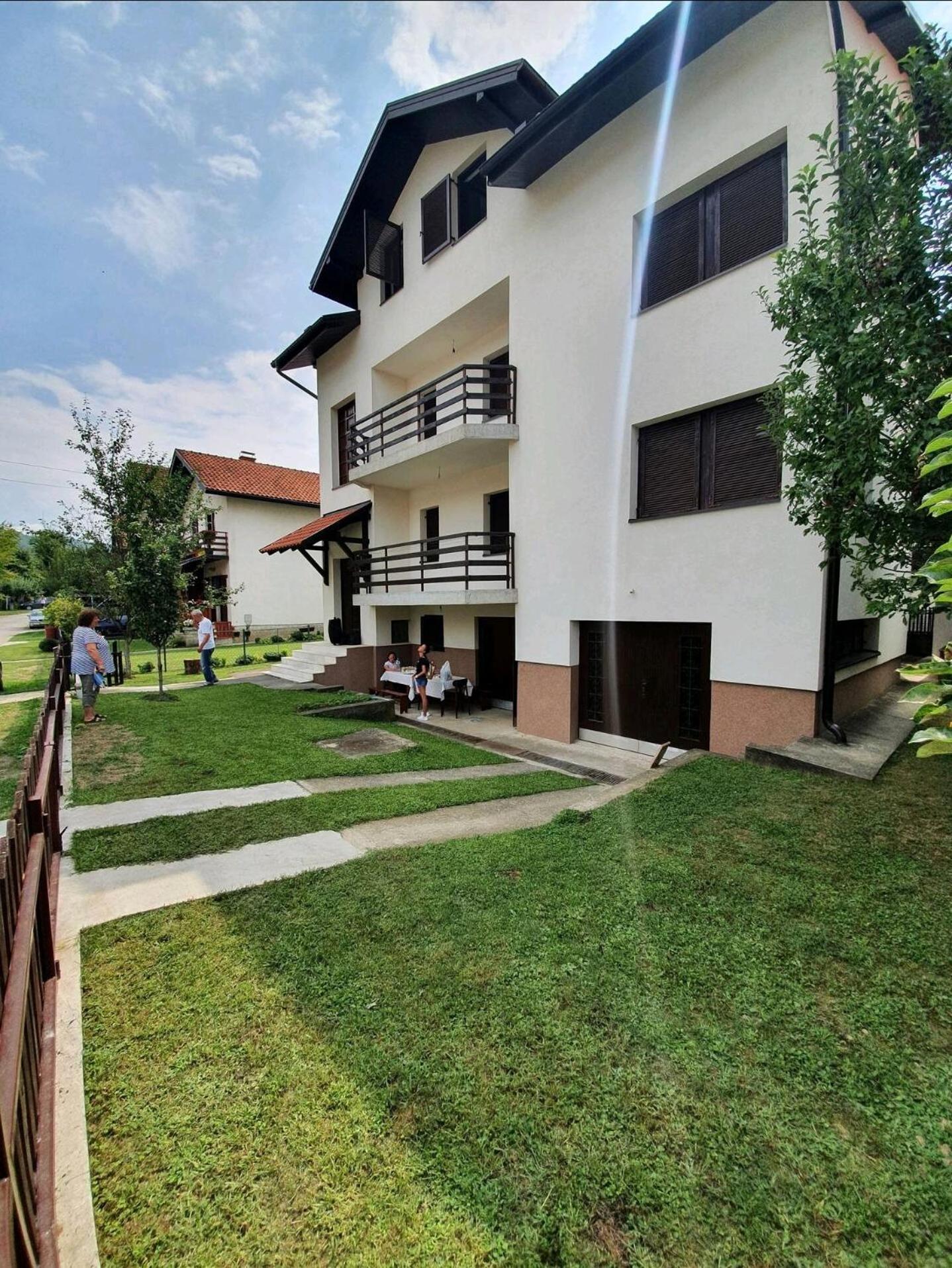 Apartments D&S Bajina Basta with barbicue view 4