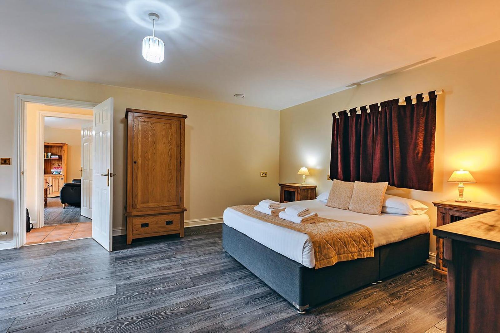 Finest Retreats - Netley Hall - Honeysuckle view 3