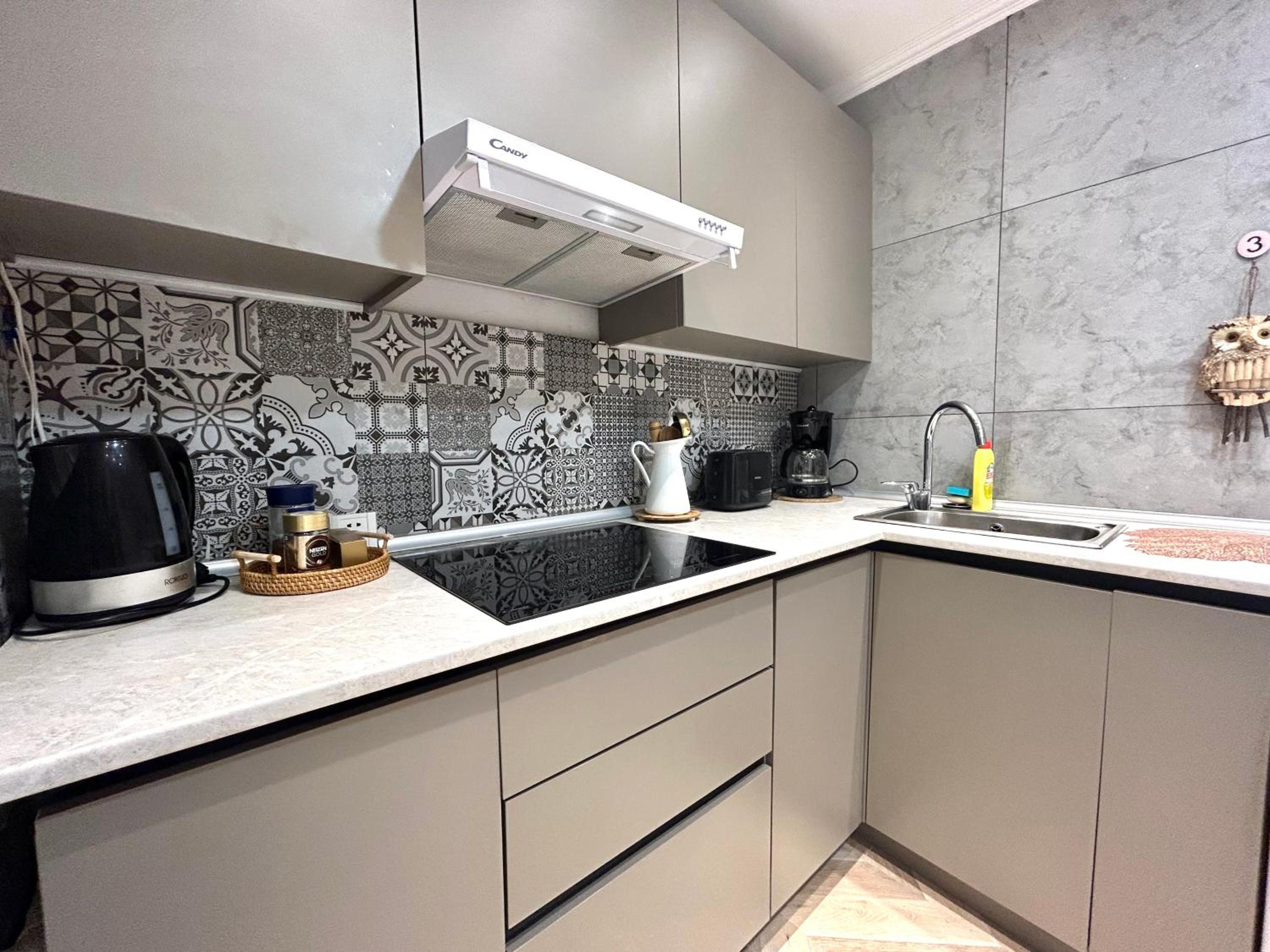 Urban Suites Cozy One Bedroom Apartment view 5