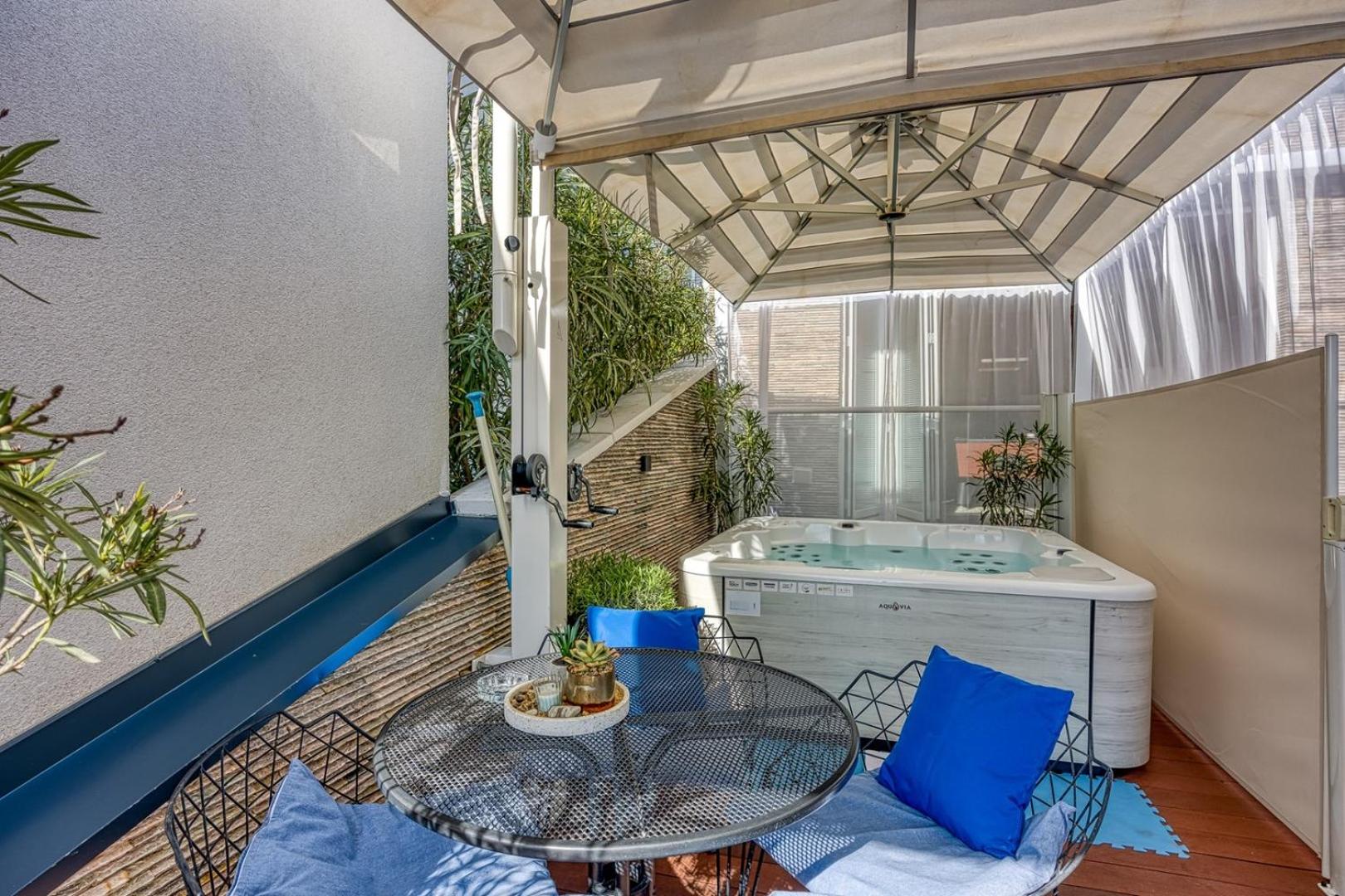 Luxury Apartment with Whirlpool