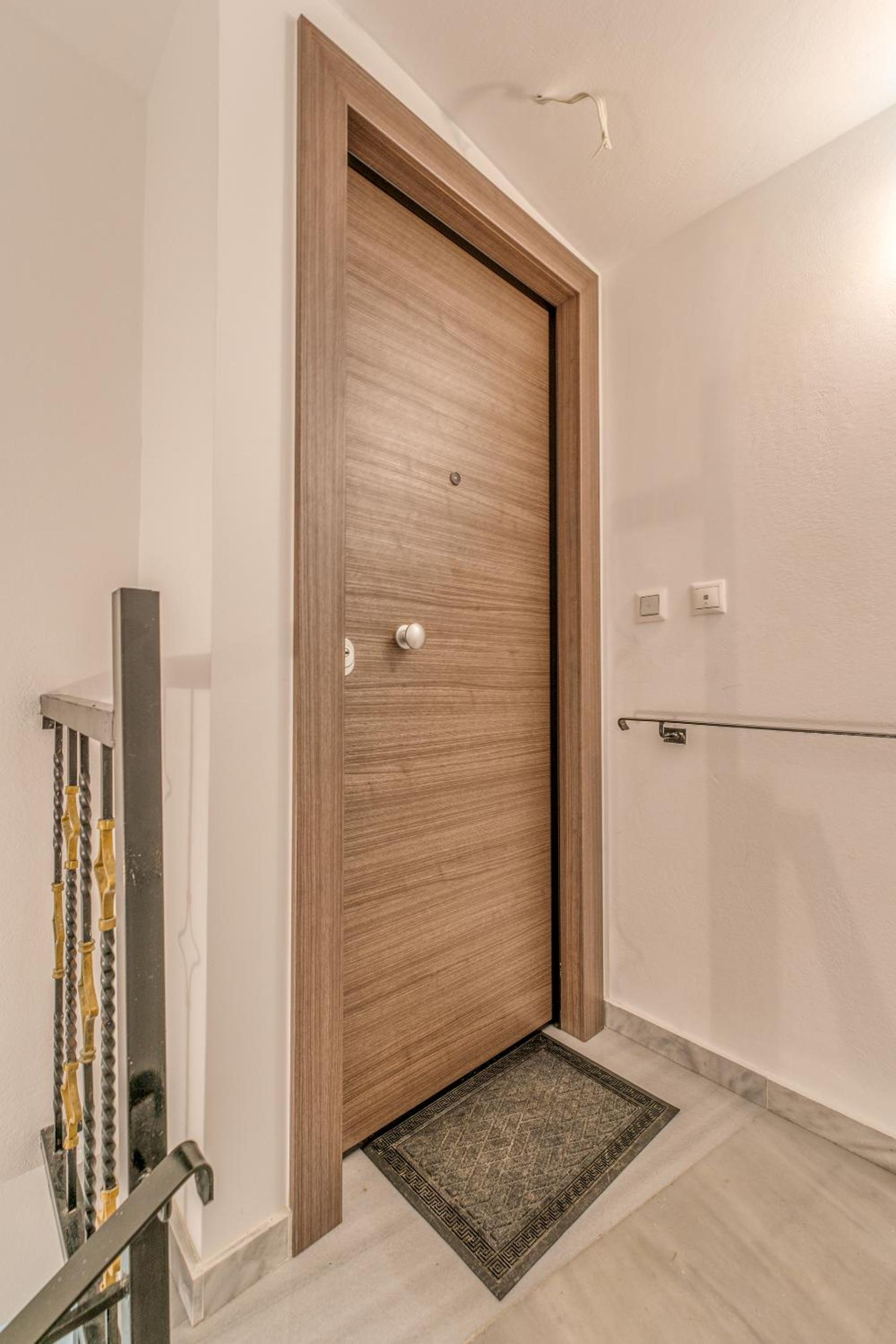 Penthouse Studio with Hot Tub in Athens