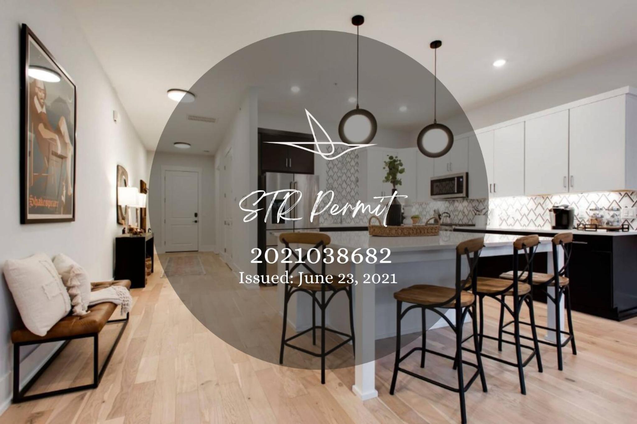 Chic Vandy Condo with Garage - 3 miles to Broadway view 5