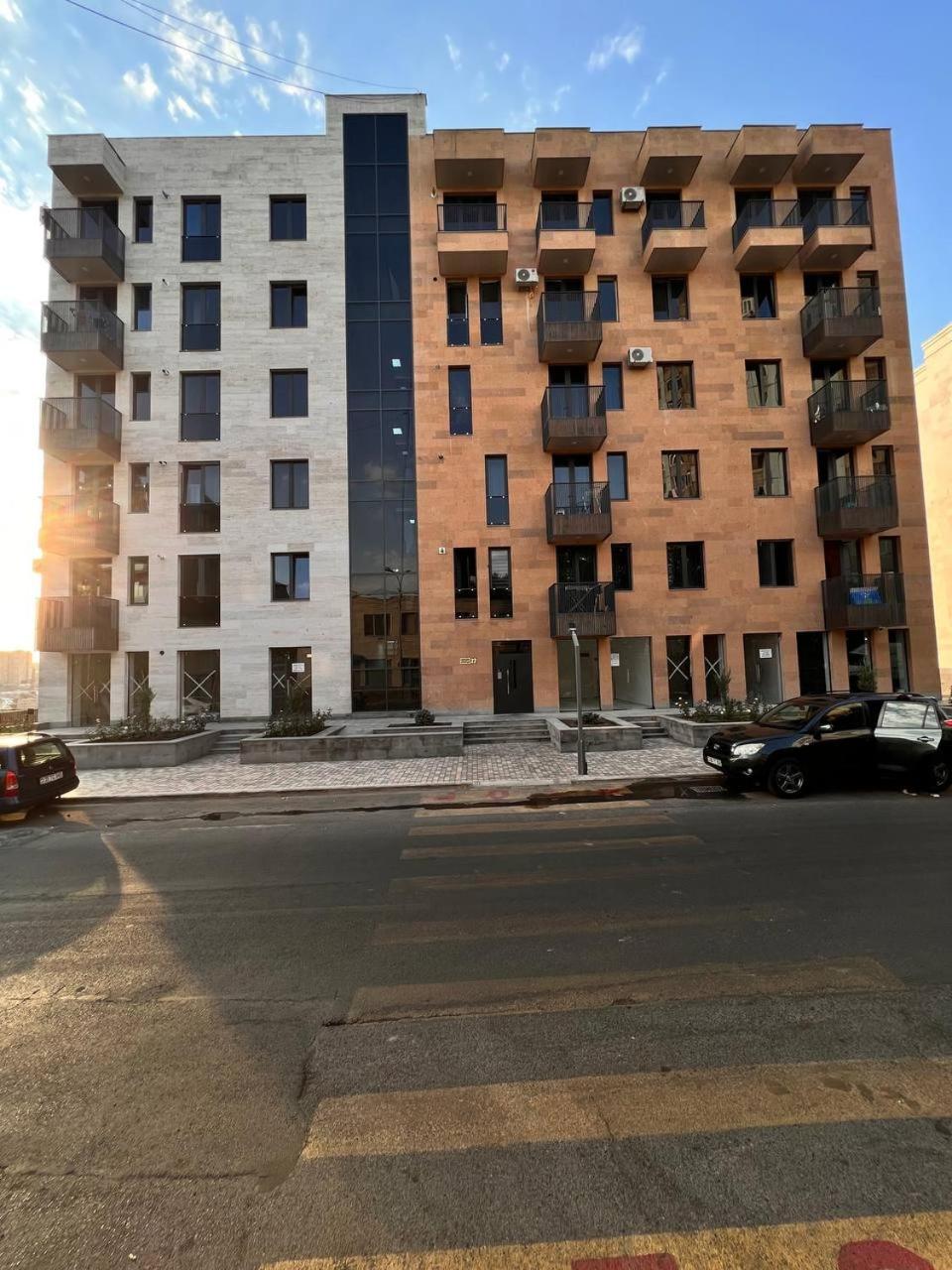 Modern Family Comfort: Yerevan/Wi-Fi, Balcony, AC