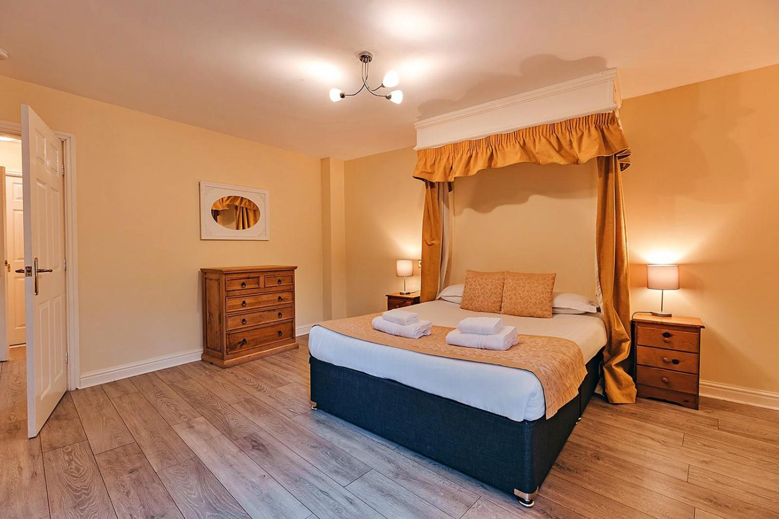 Finest Retreats - Netley Hall - Peach Tree view 3