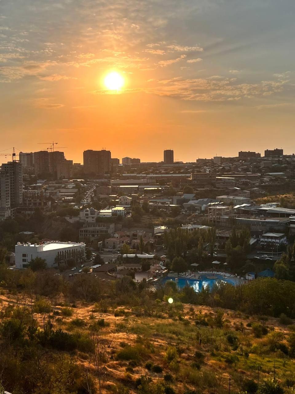 Modern Family Comfort: Yerevan/Wi-Fi, Balcony, AC