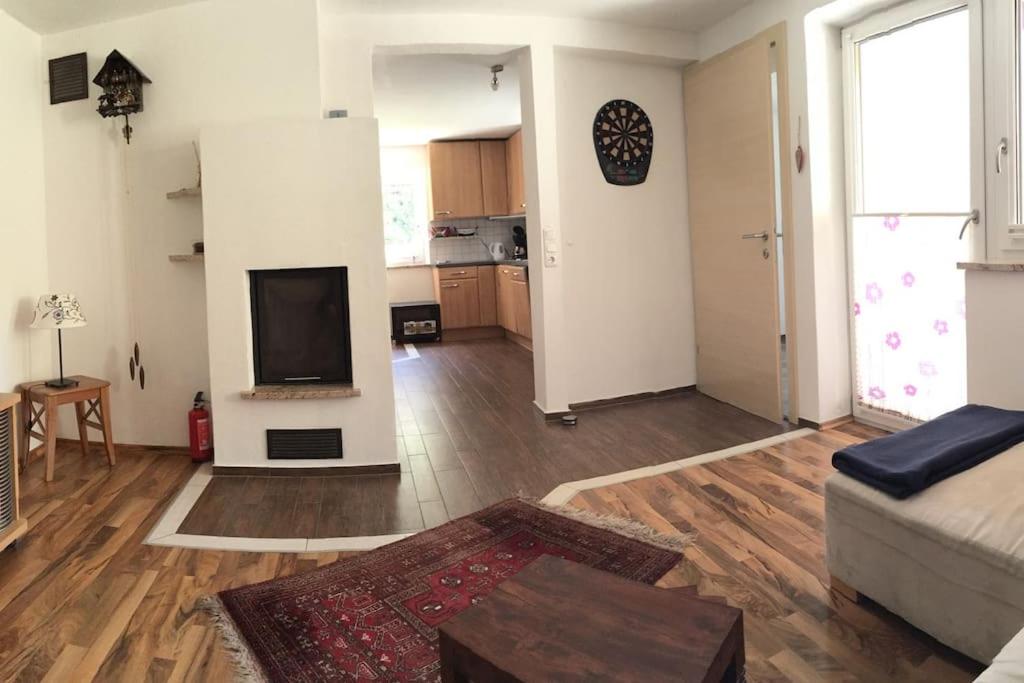 Large 8 Bed Apartment. Perfect Location.