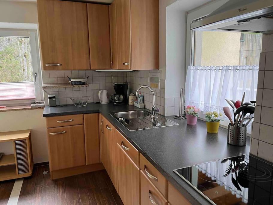 Large 8 Bed Apartment. Perfect Location.