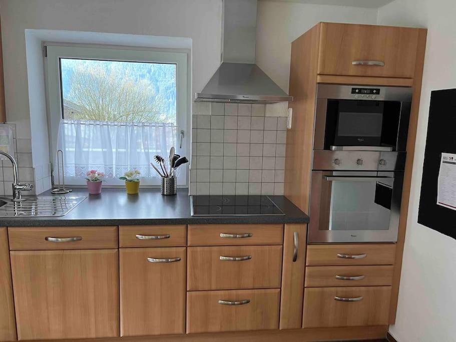 Large 8 Bed Apartment. Perfect Location.