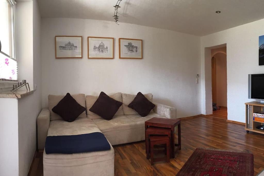 Large 8 Bed Apartment. Perfect Location.