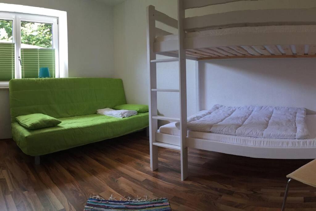 Large 8 Bed Apartment. Perfect Location.
