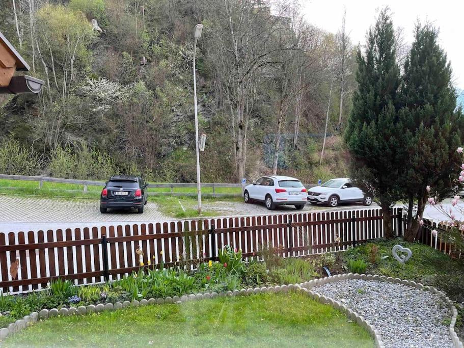 Large 8 Bed Apartment. Perfect Location.