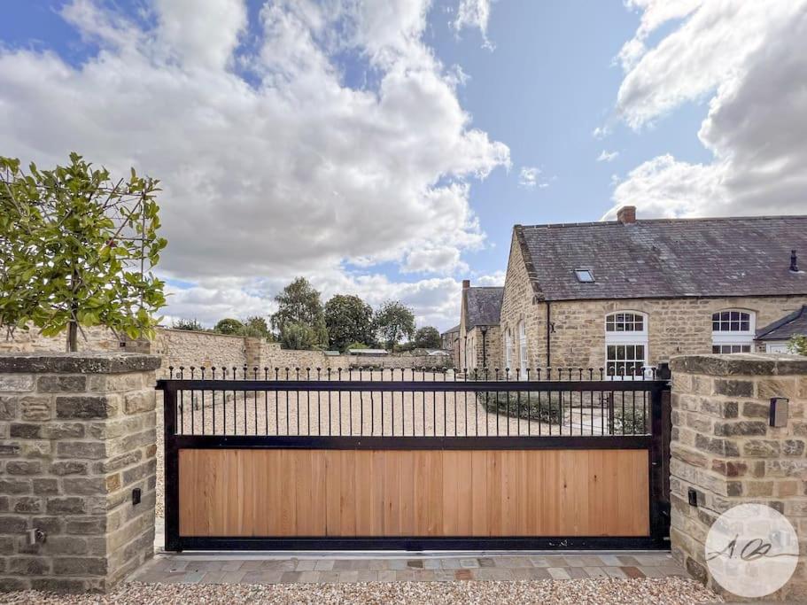 Exceptional Holiday Home 5 with Hot Tub Pickering view 3