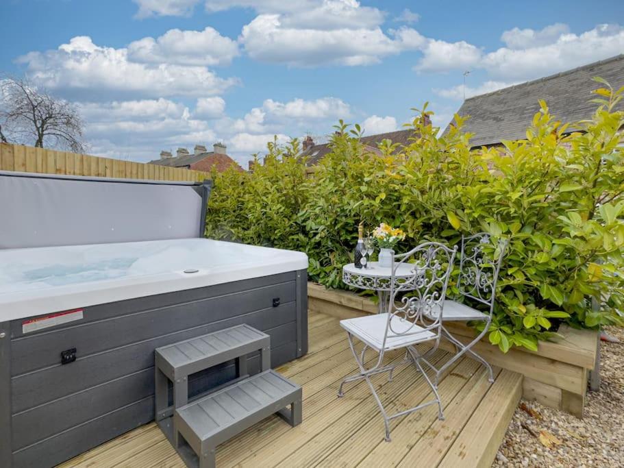 Exceptional Holiday Home 5 with Hot Tub Pickering view 2