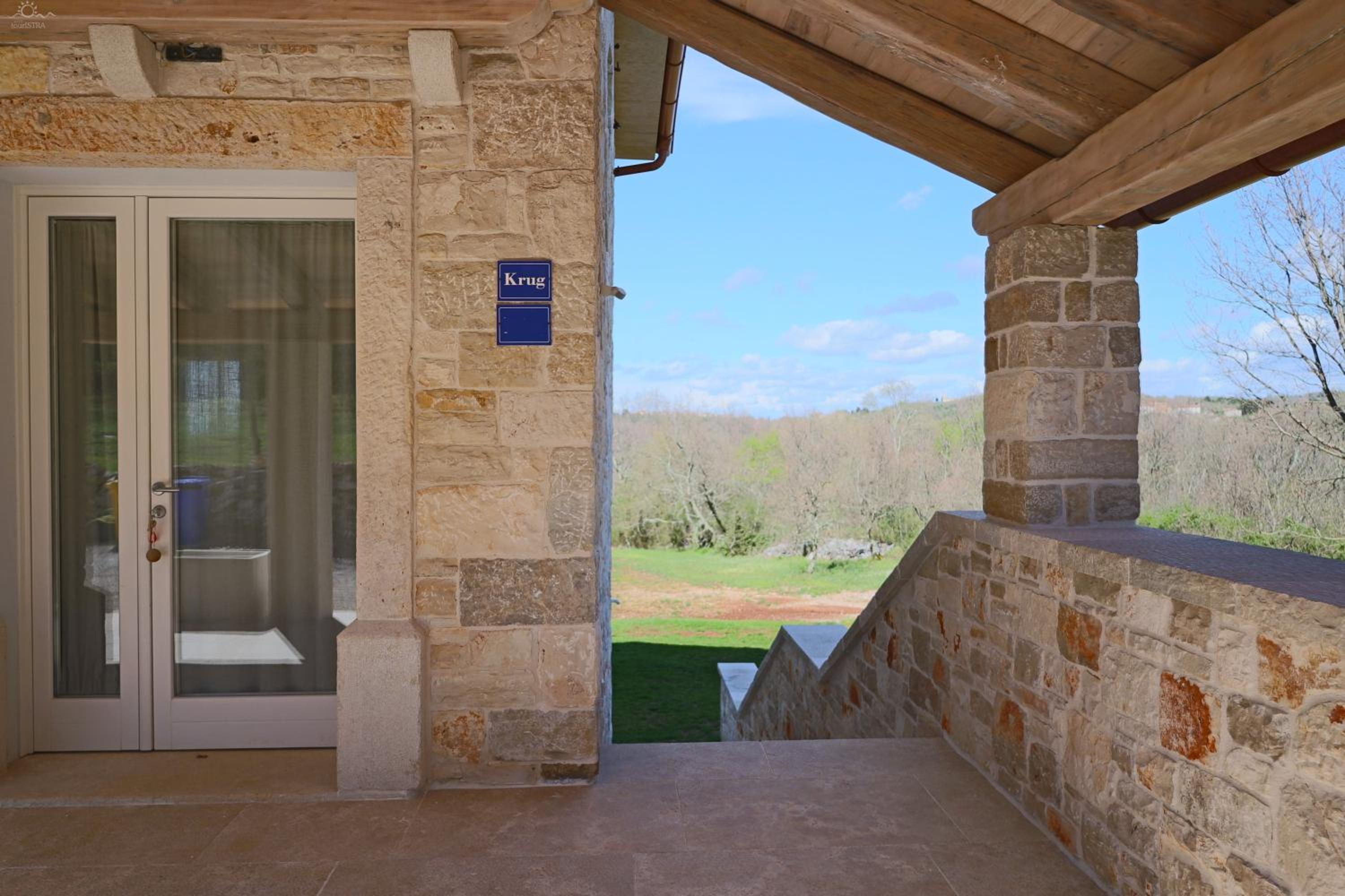 Villa Krug with 3 br and a pool immersed in nature near Buje