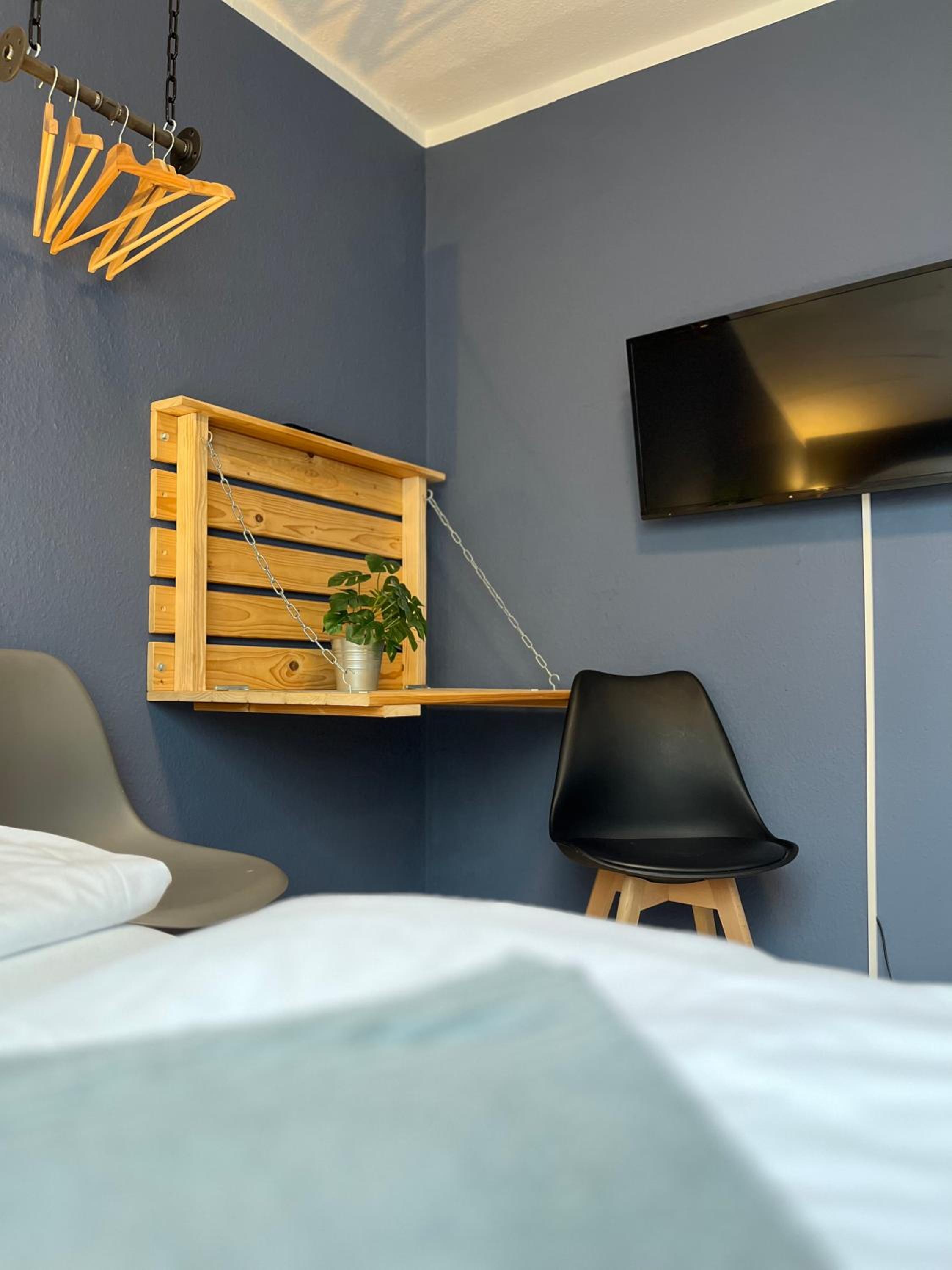 Blue Doors Hostel KTV
