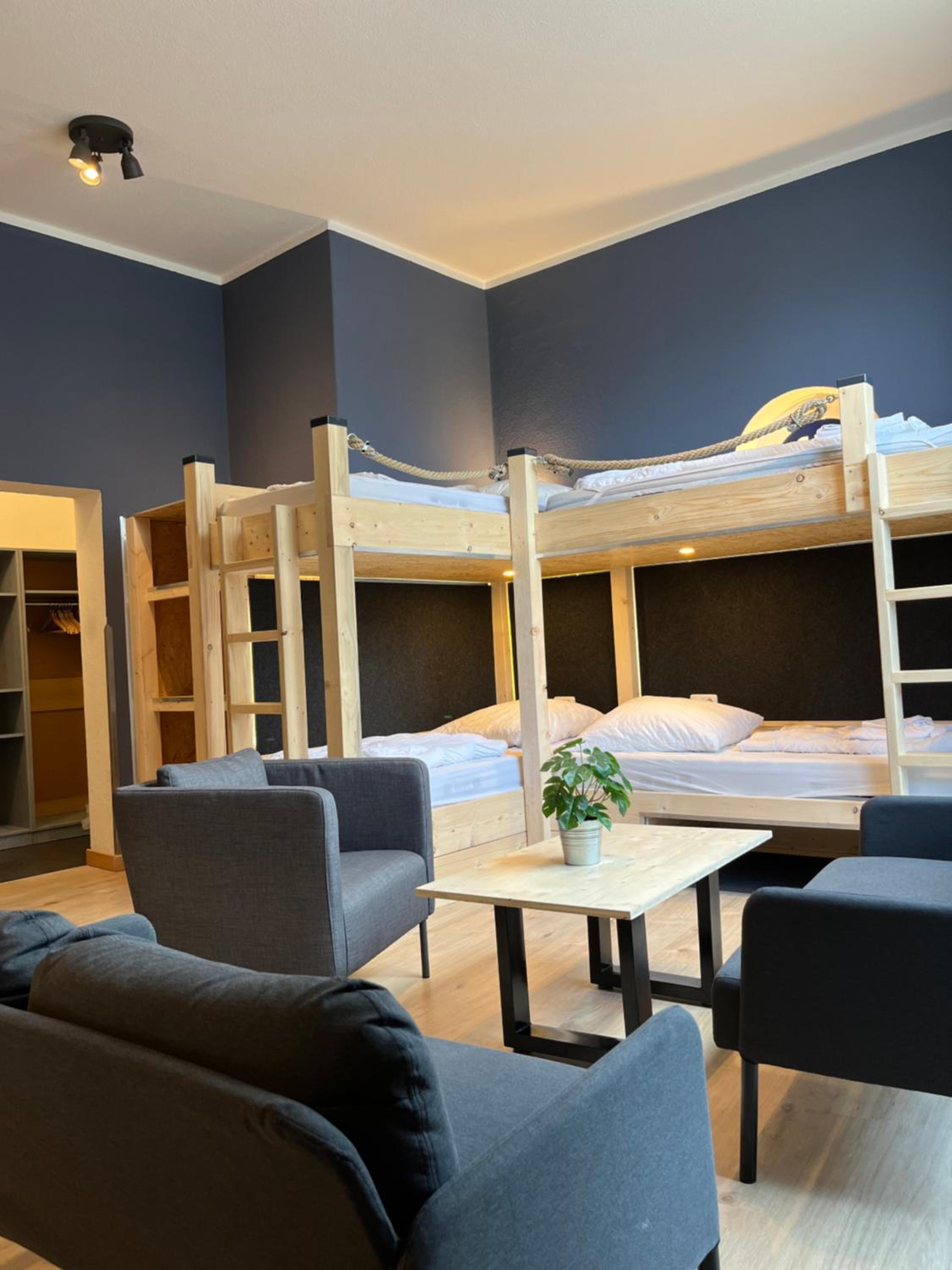 Blue Doors Hostel KTV