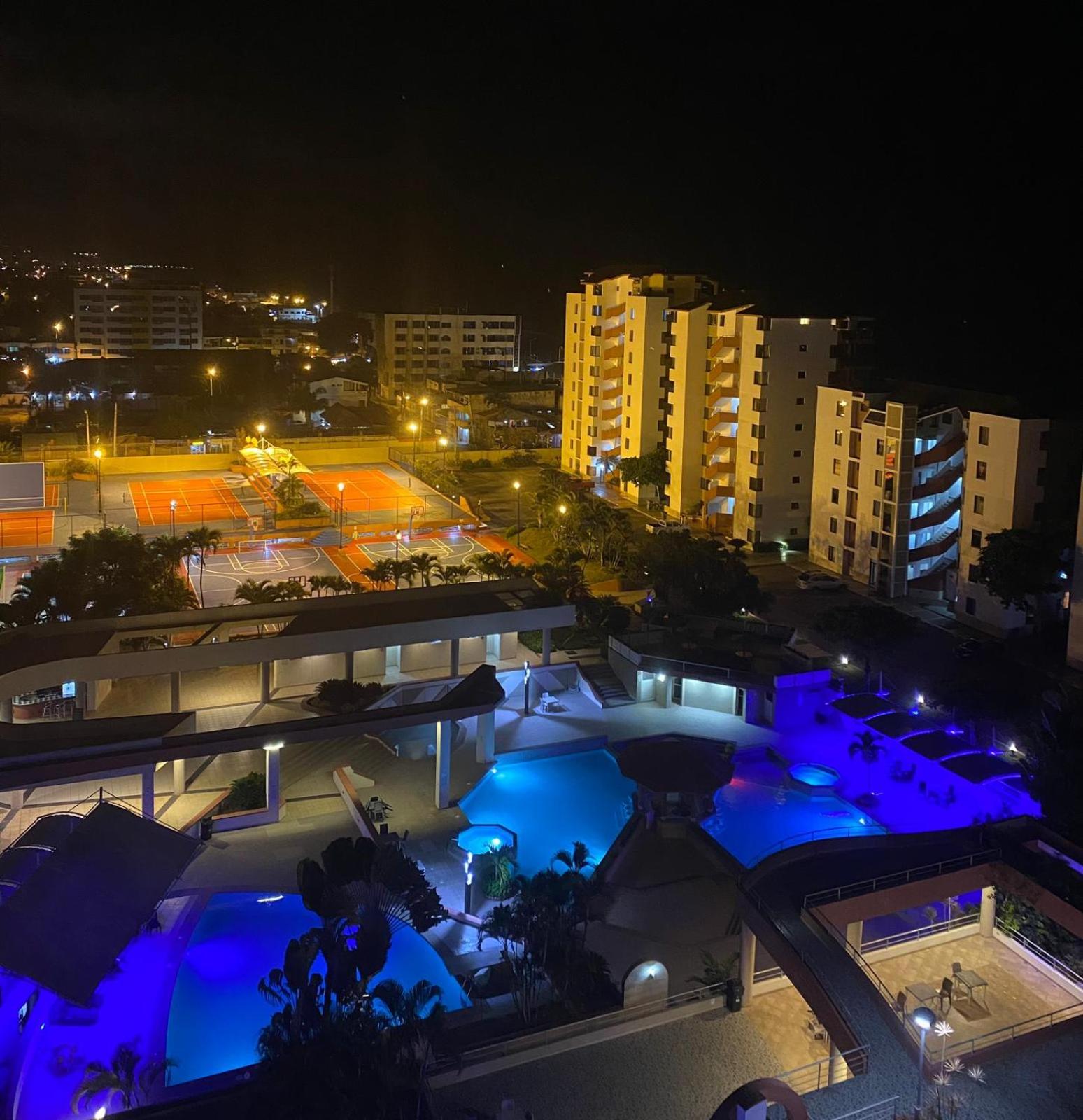 Departamento frente al mar en Playa Almendro, Tonsupa