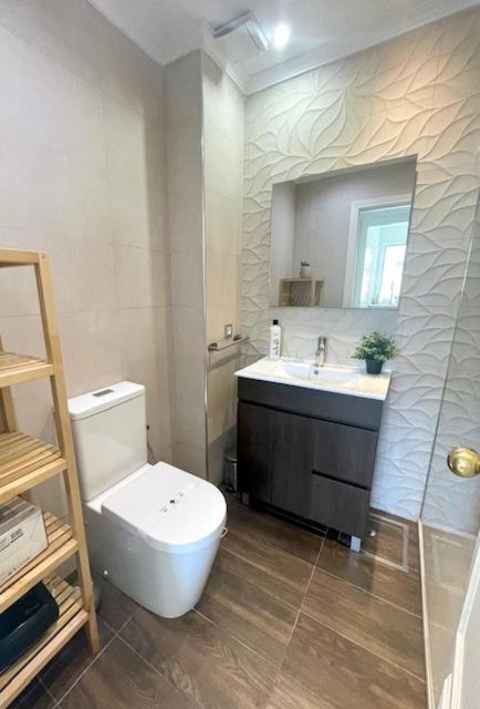GATU SIROCO junto la playa, piscina, aire acc, terraza -Preferente mayores de 21 años y familias " view 5