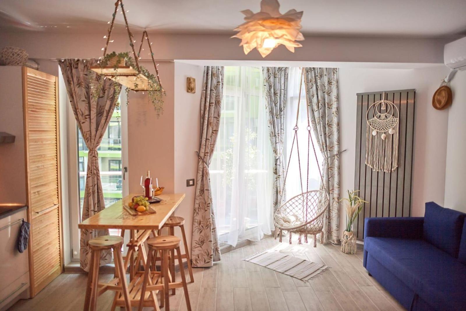 Three Lights Studio by ALZ