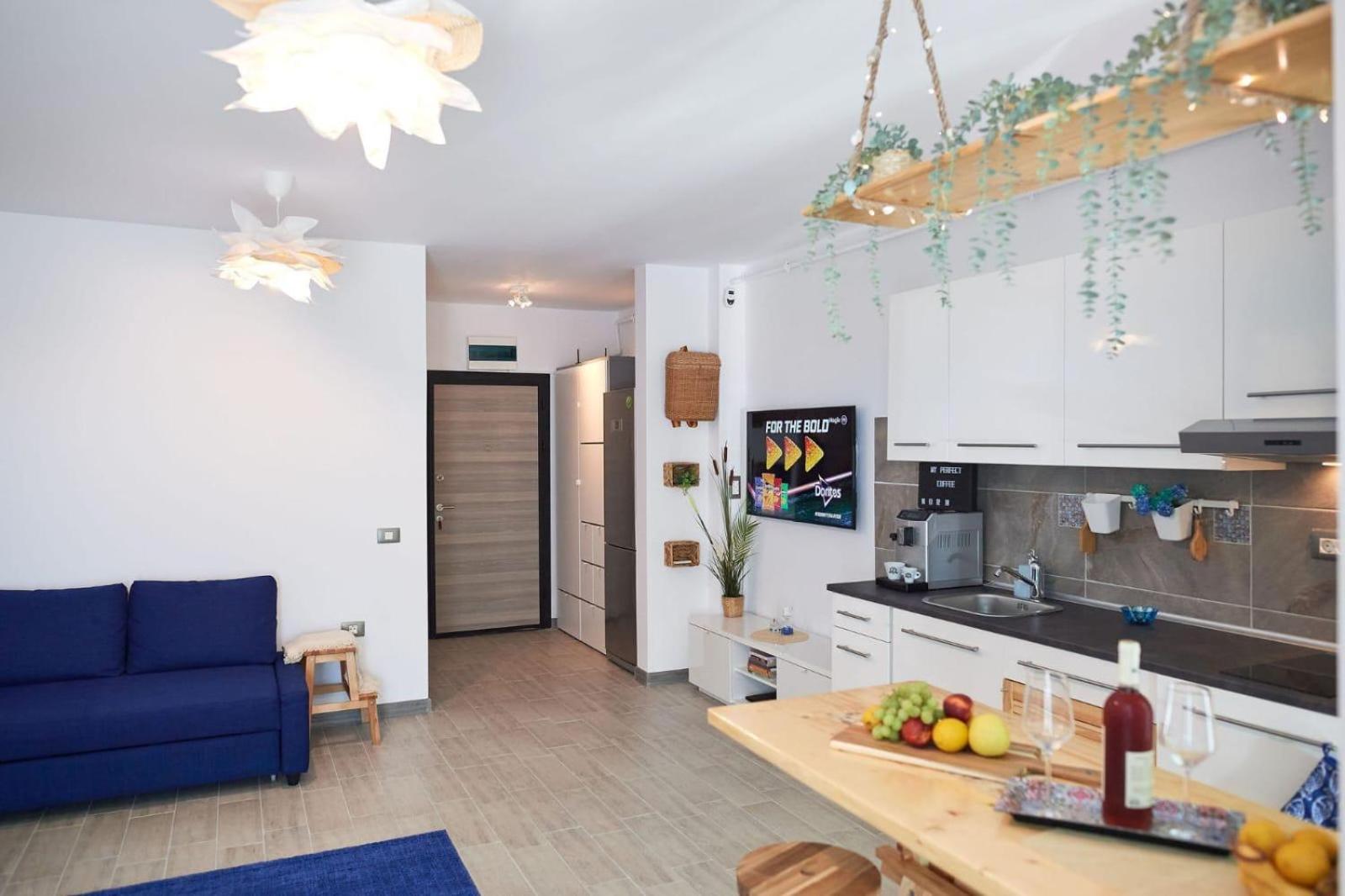 Three Lights Studio by ALZ