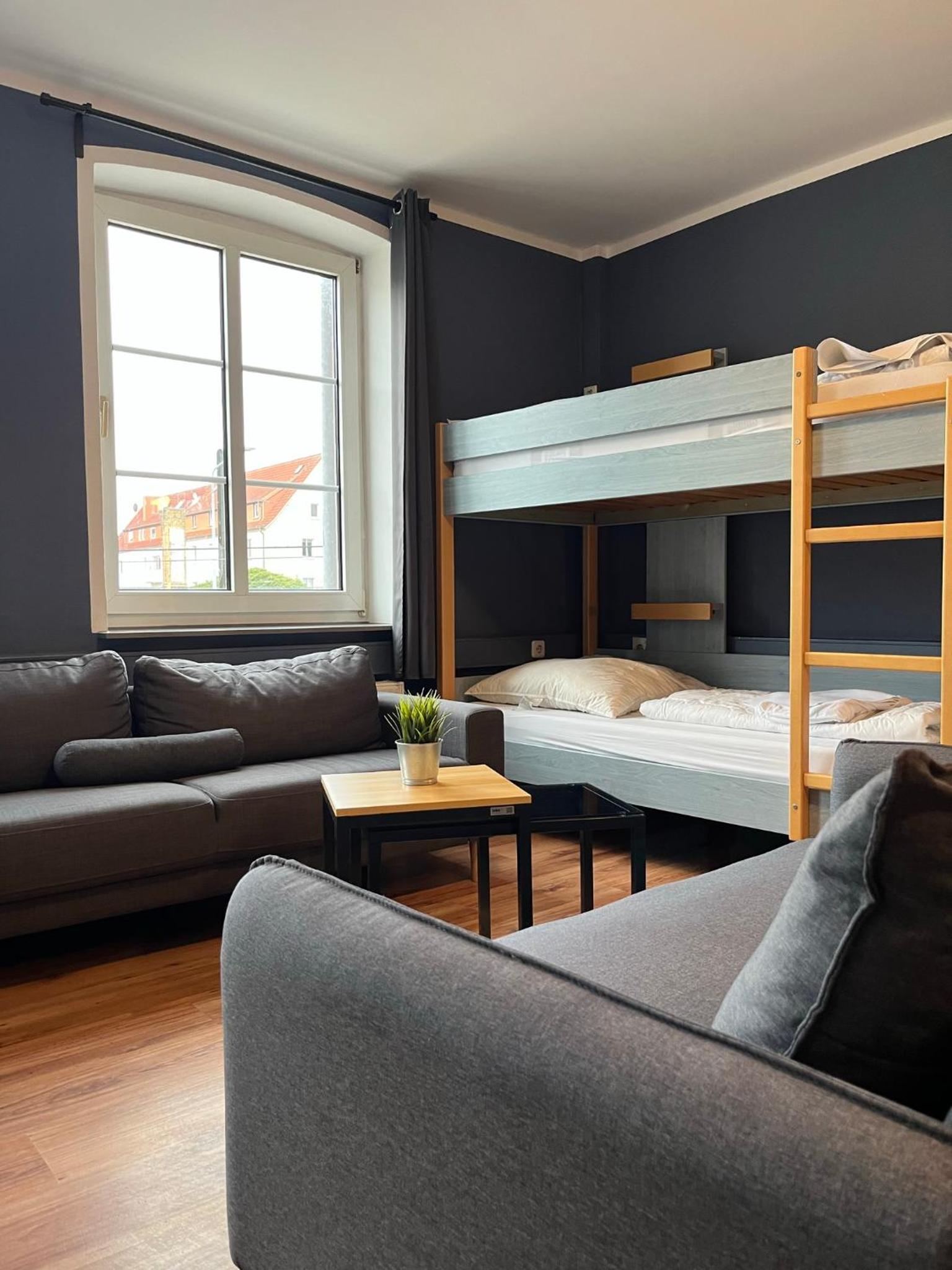 Blue Doors Hostel KTV