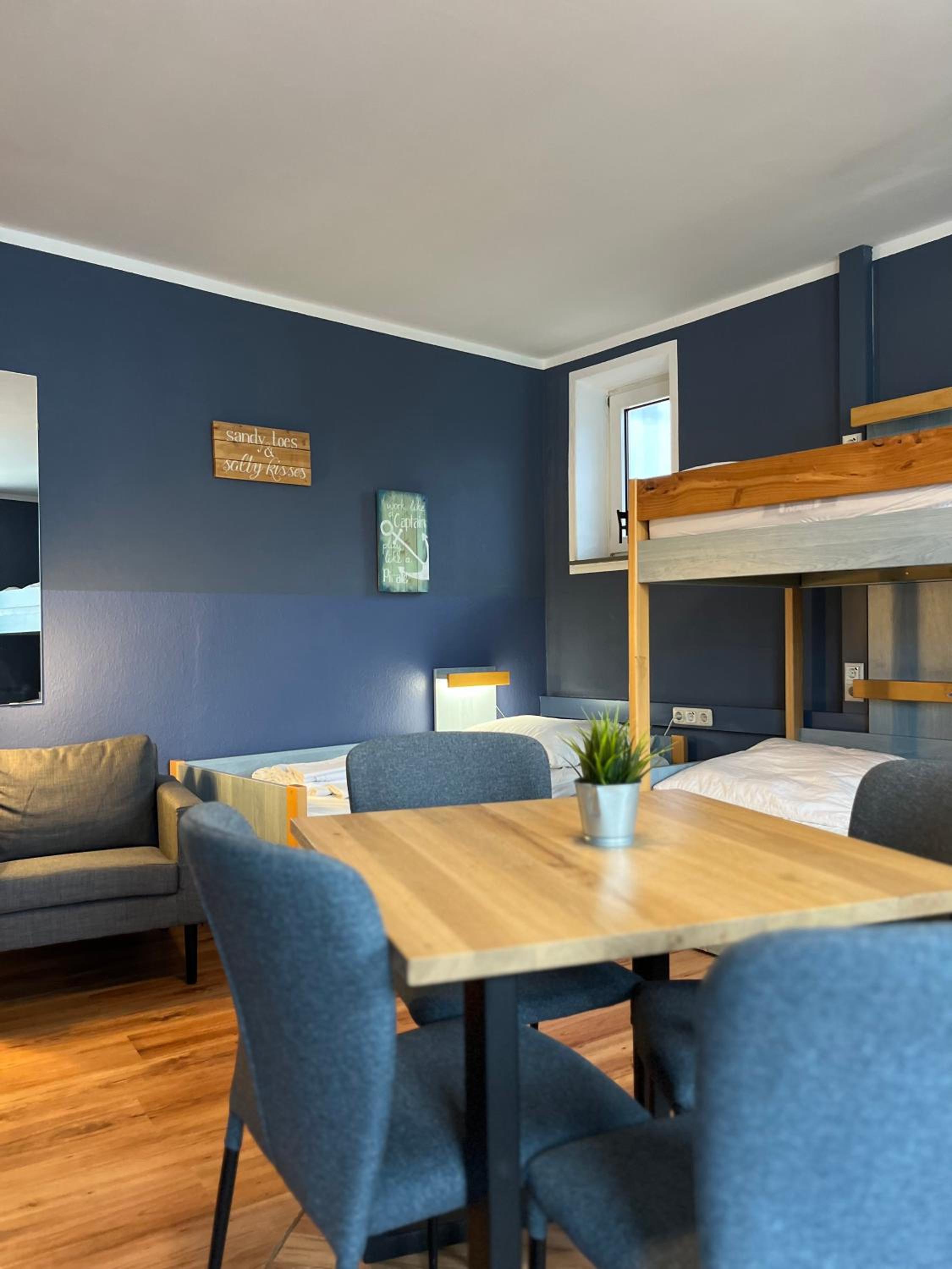 Blue Doors Hostel KTV