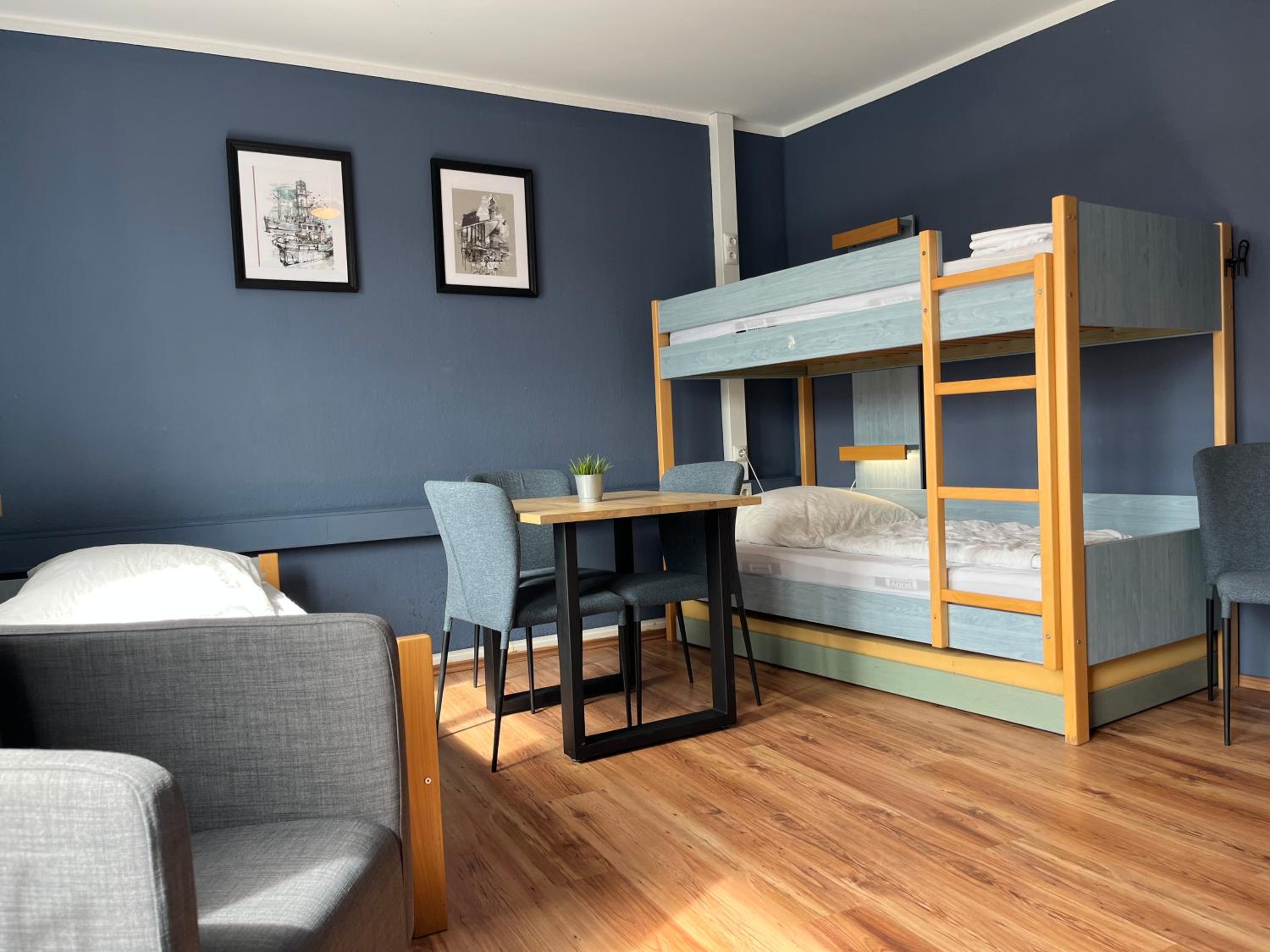 Blue Doors Hostel KTV