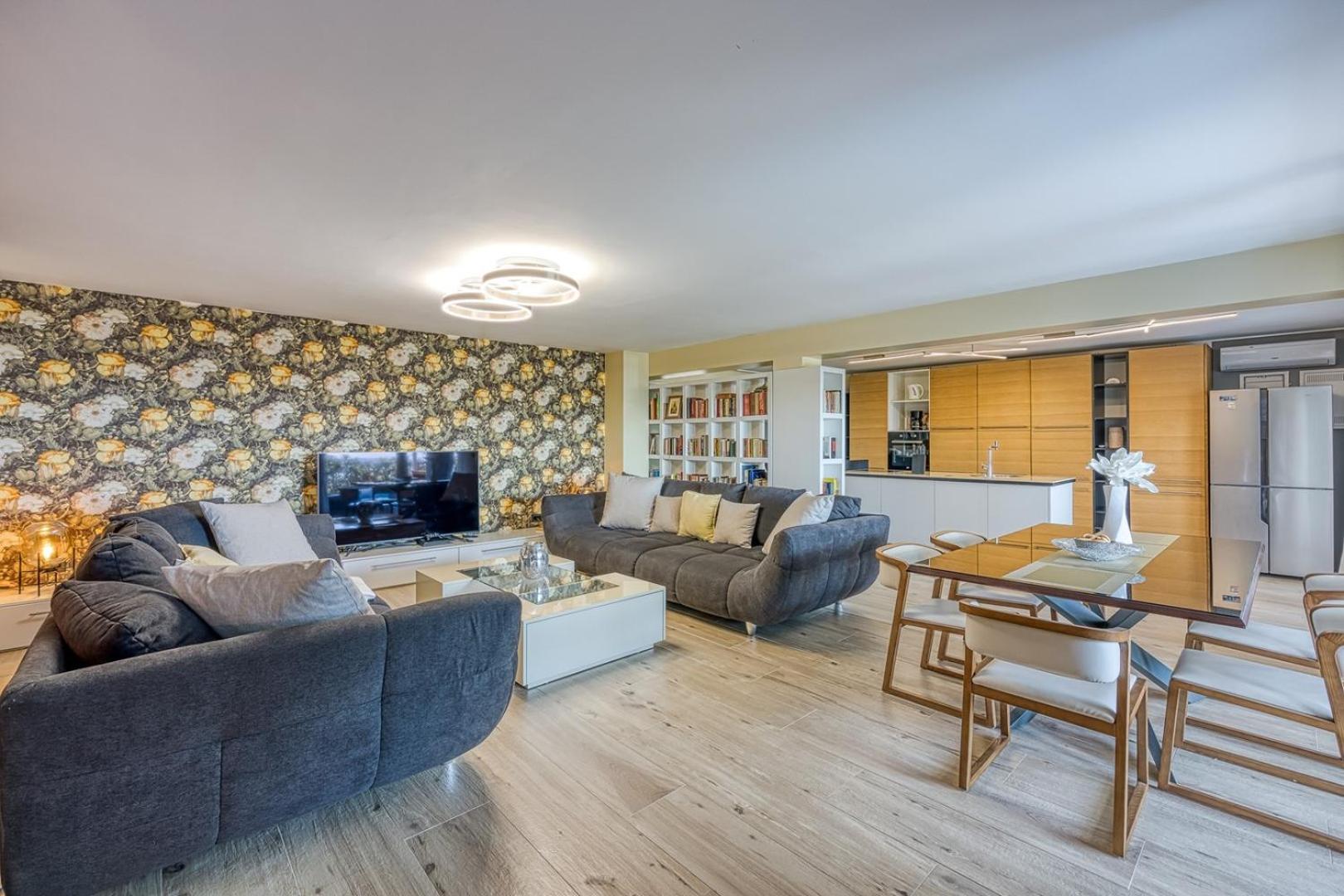 Deluxe Apartment with Whirlpool