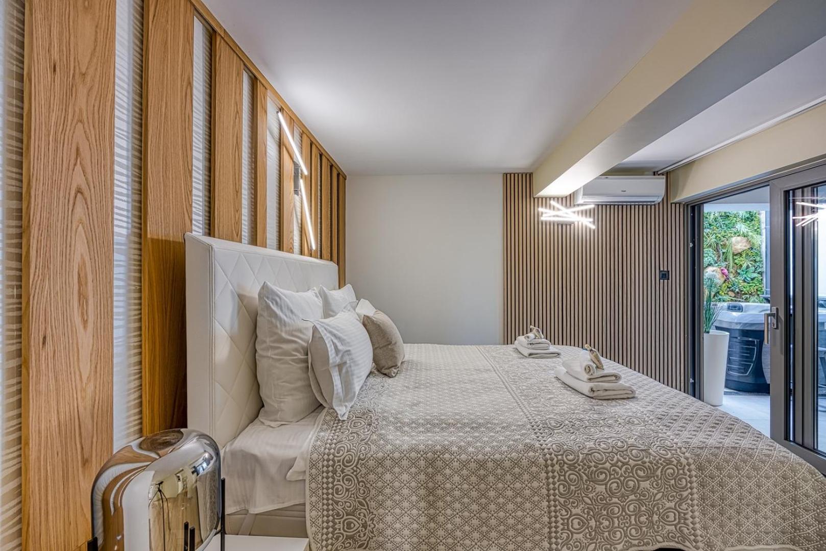 Deluxe Apartment with Whirlpool