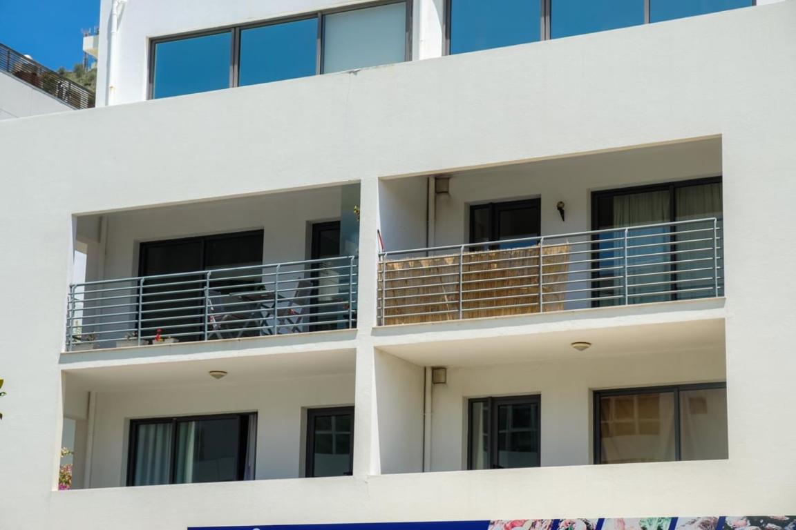 GuestReady - A sunny delight in Funchal view 2