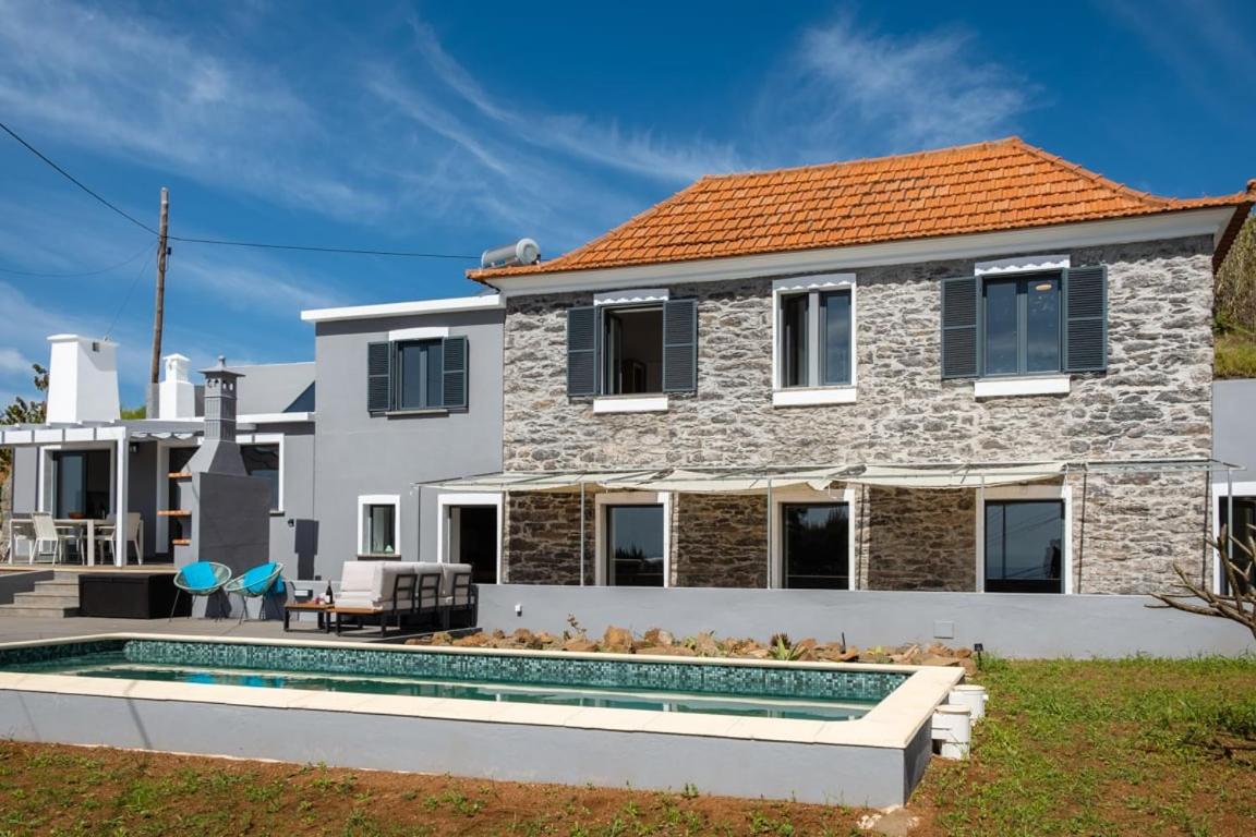 GuestReady - Quiet house & heated pool w sea view