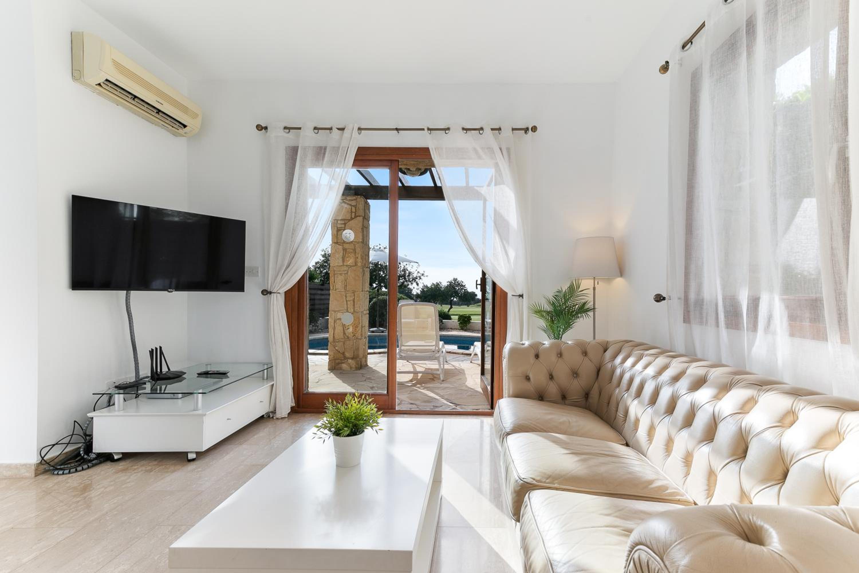 2 bedroom Villa Kornos with private pool and golf views, Aphrodite Hills Resort