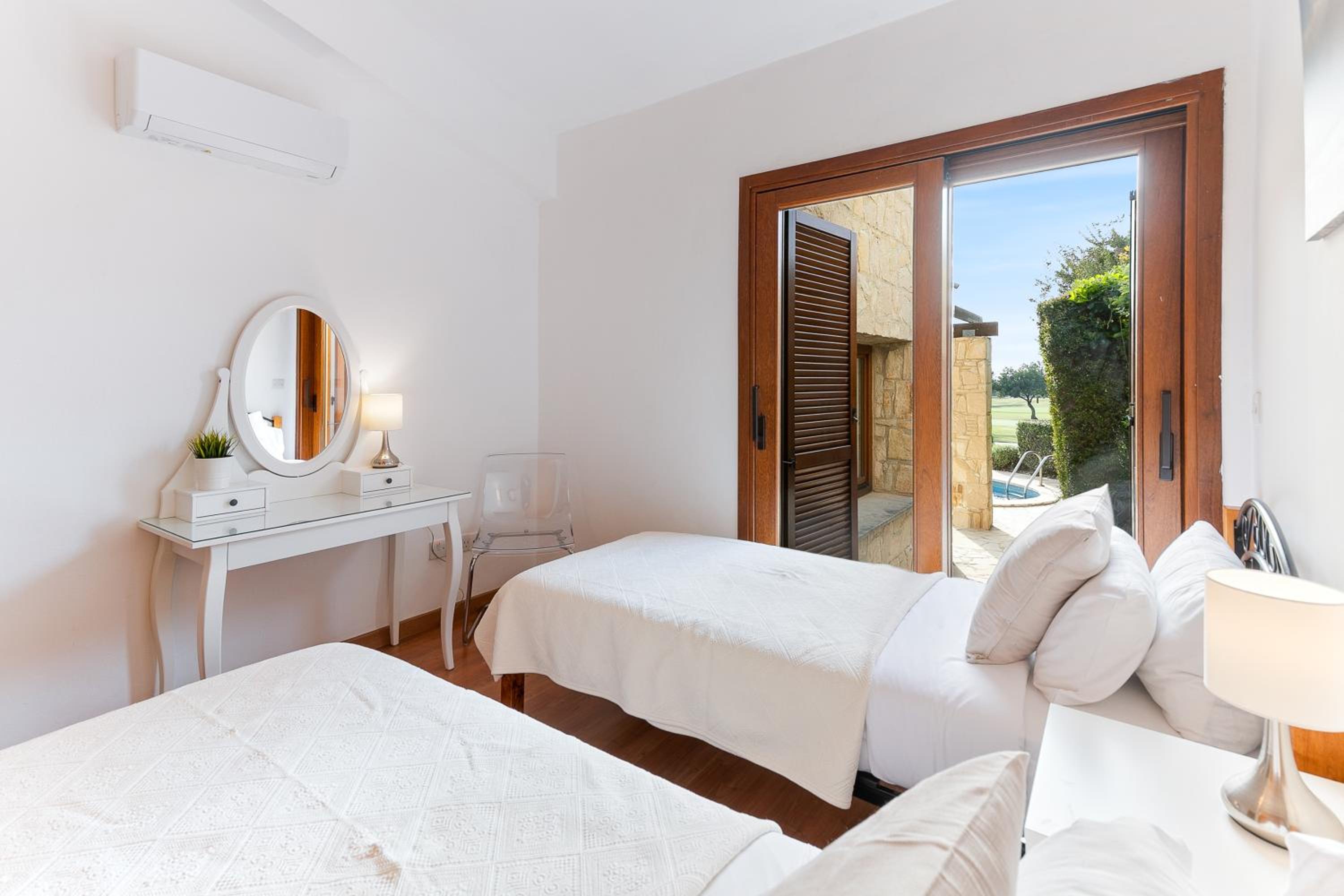 2 bedroom Villa Kornos with private pool and golf views, Aphrodite Hills Resort