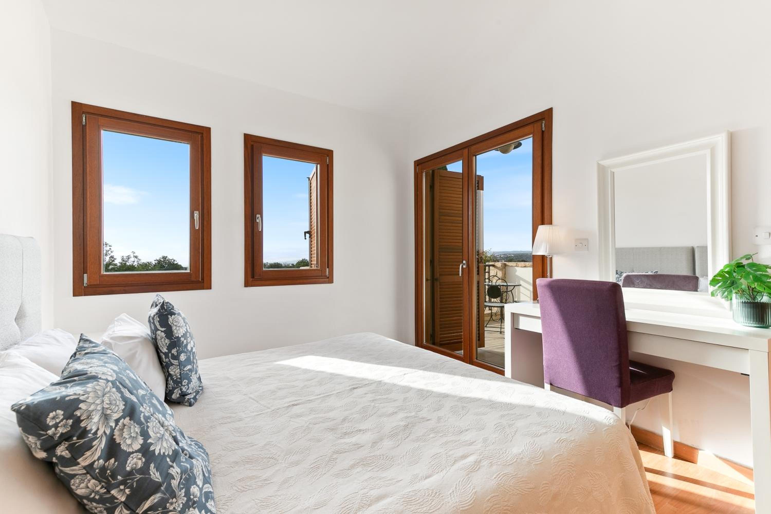 2 bedroom Villa Kornos with private pool and golf views, Aphrodite Hills Resort