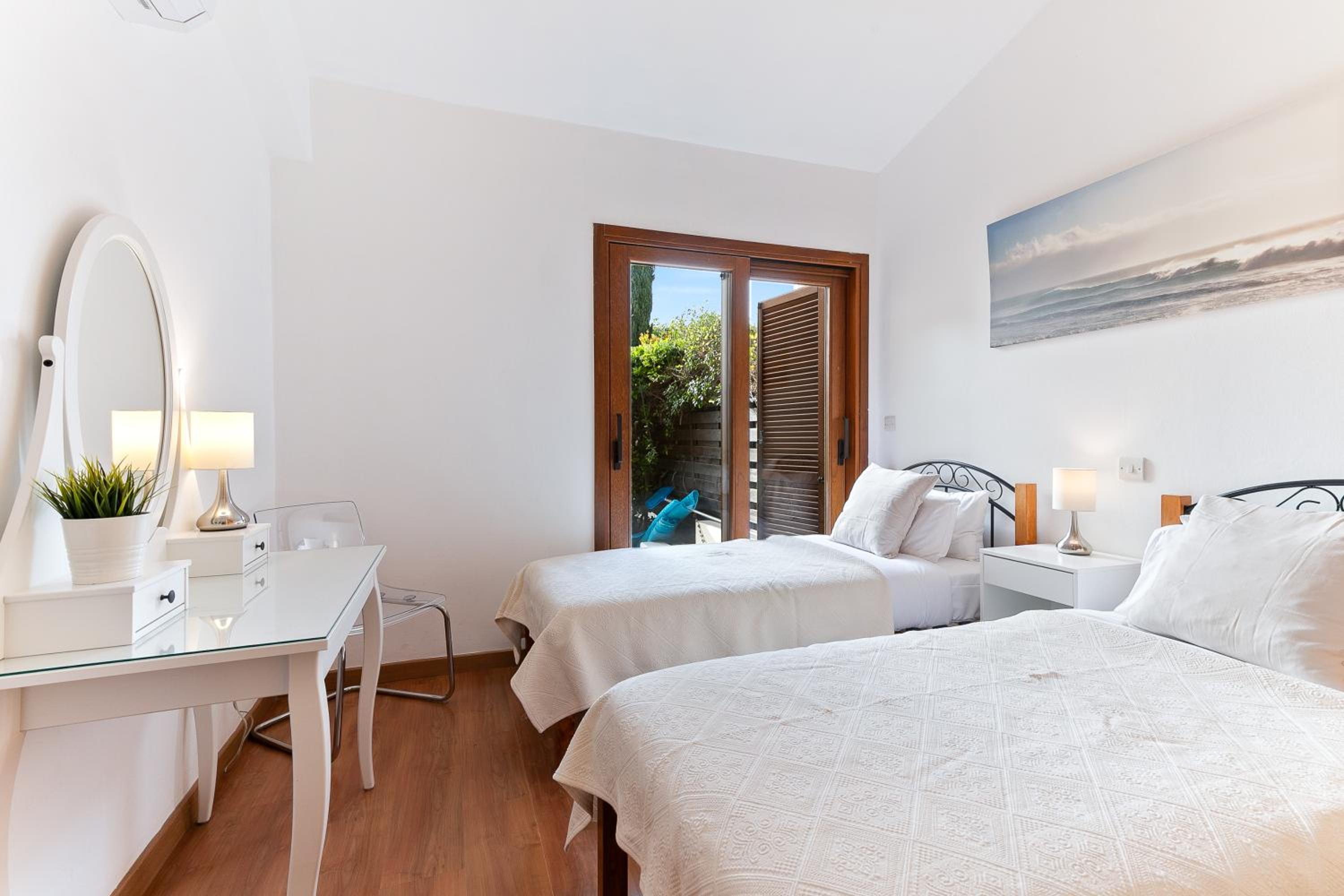 2 bedroom Villa Kornos with private pool and golf views, Aphrodite Hills Resort