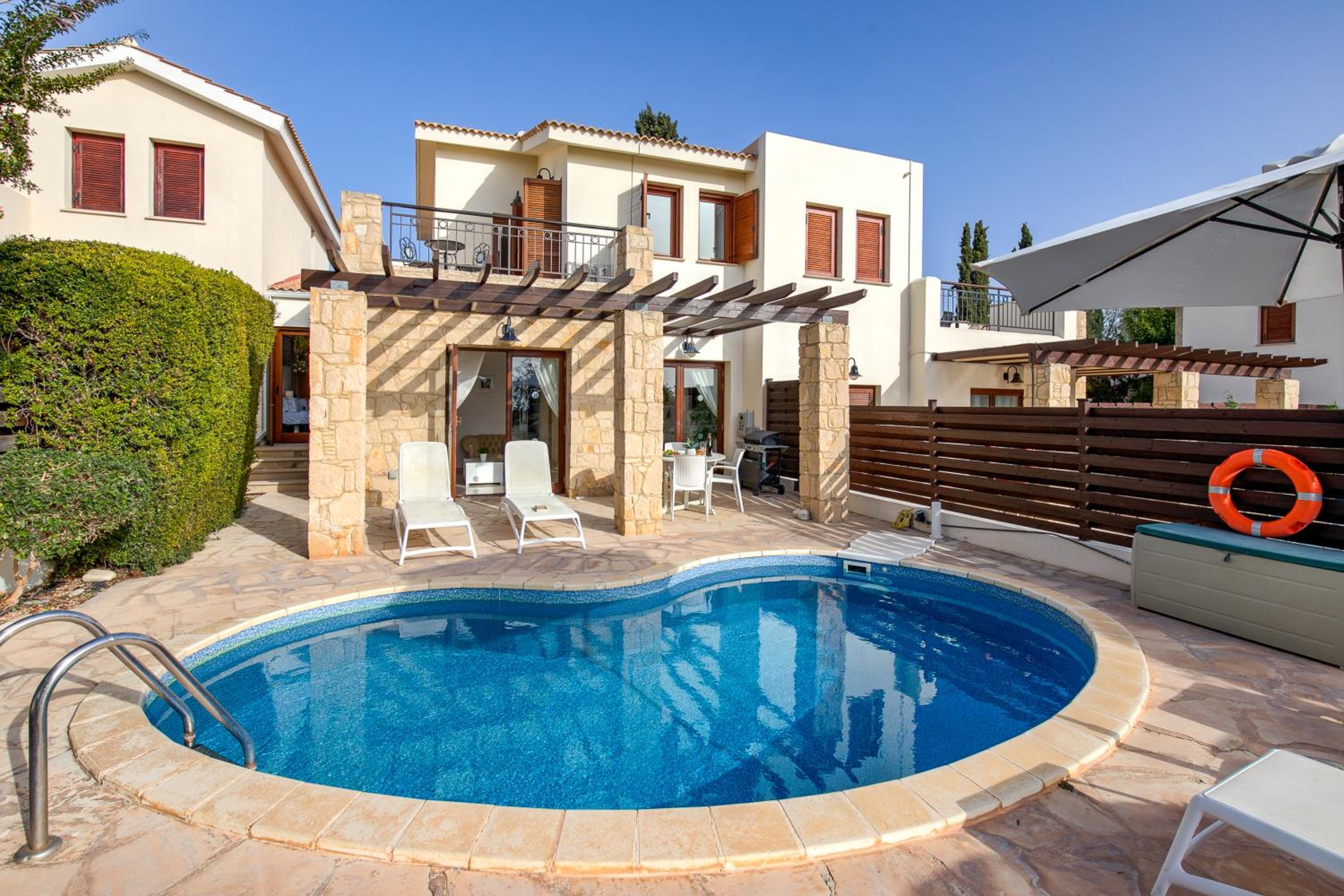 2 bedroom Villa Kornos with private pool and golf views, Aphrodite Hills Resort