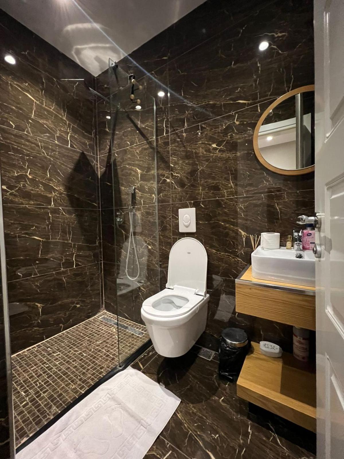 Urban Room 5