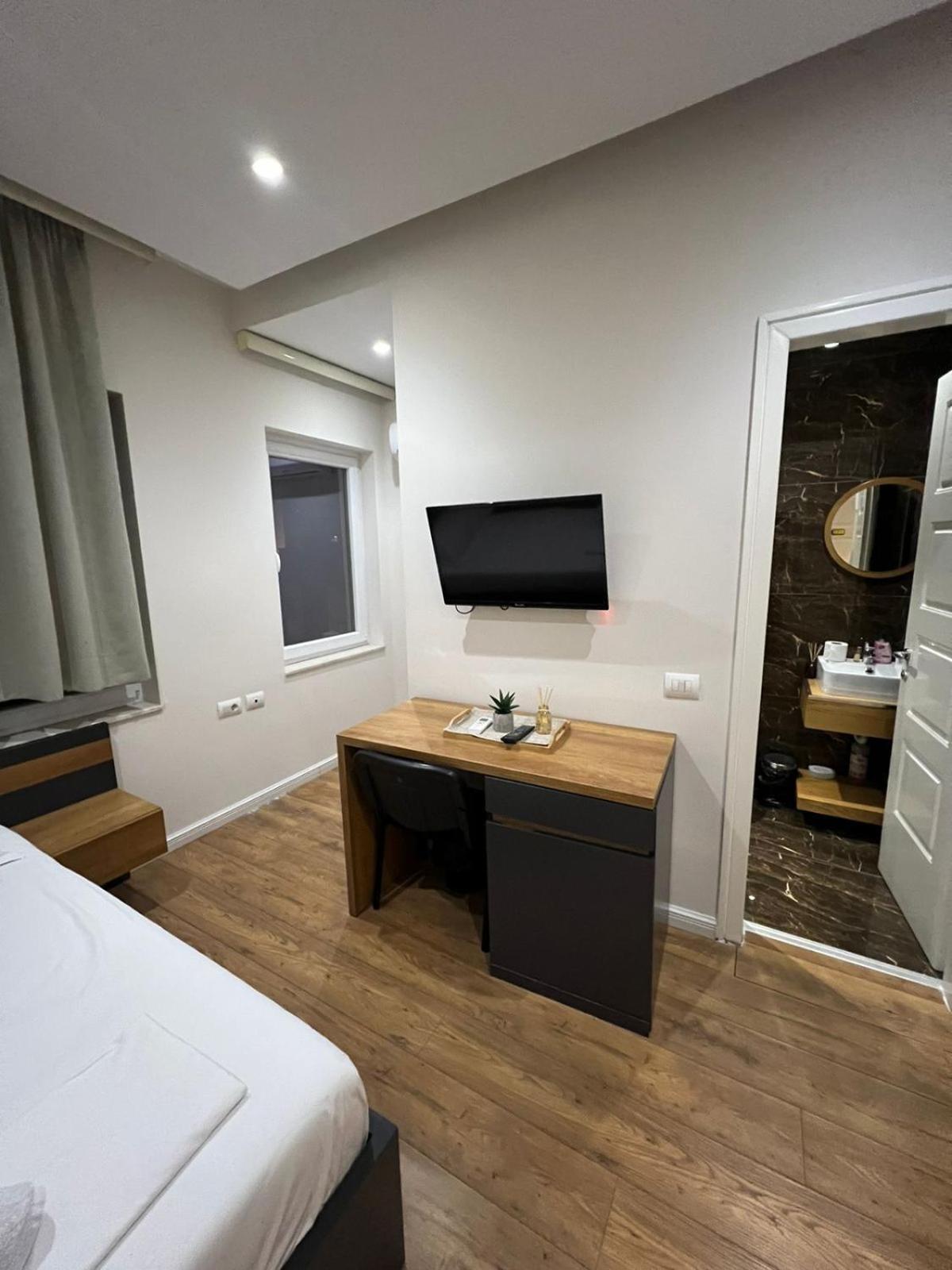 Urban Room 5