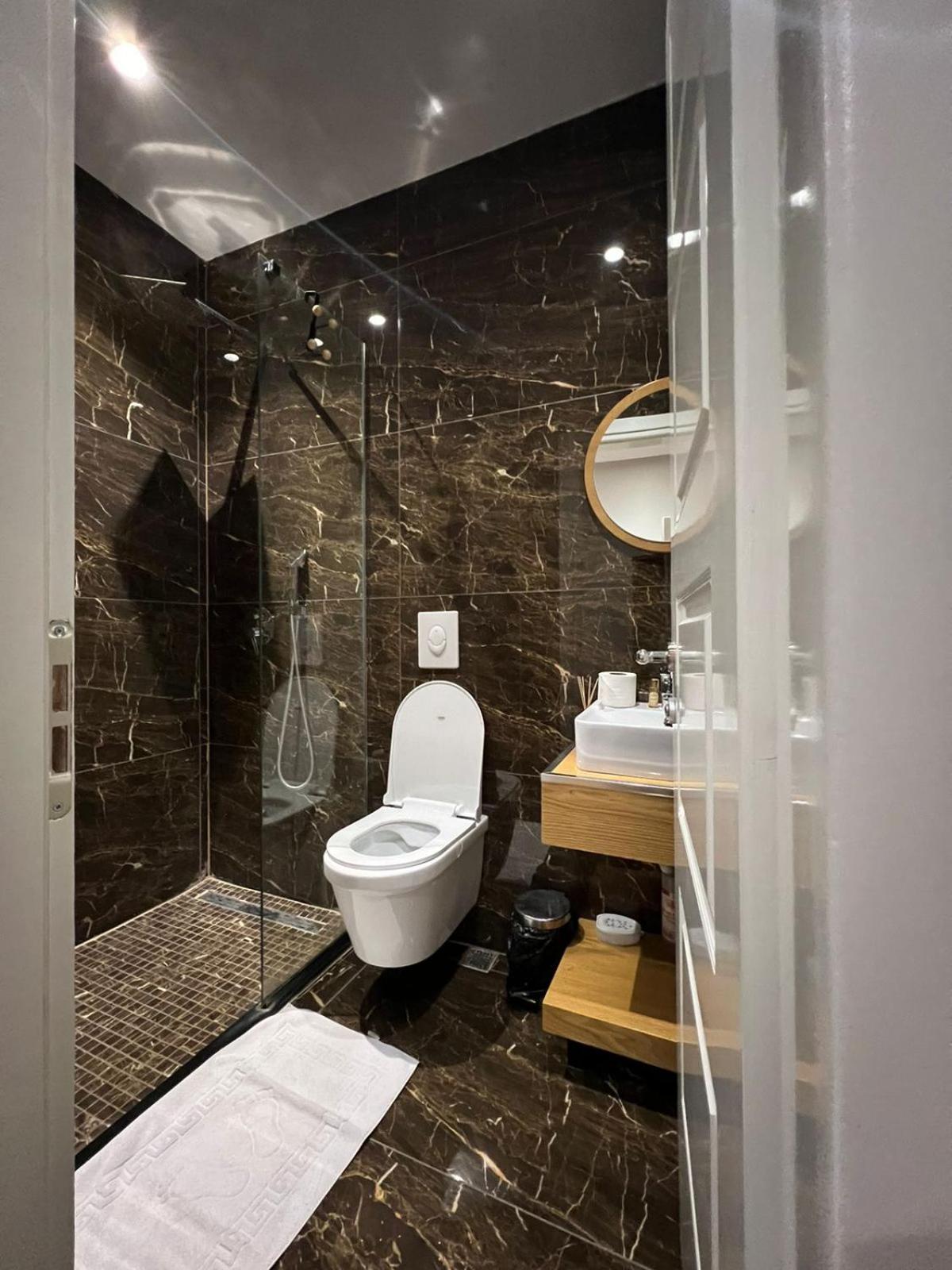 Urban Room 5