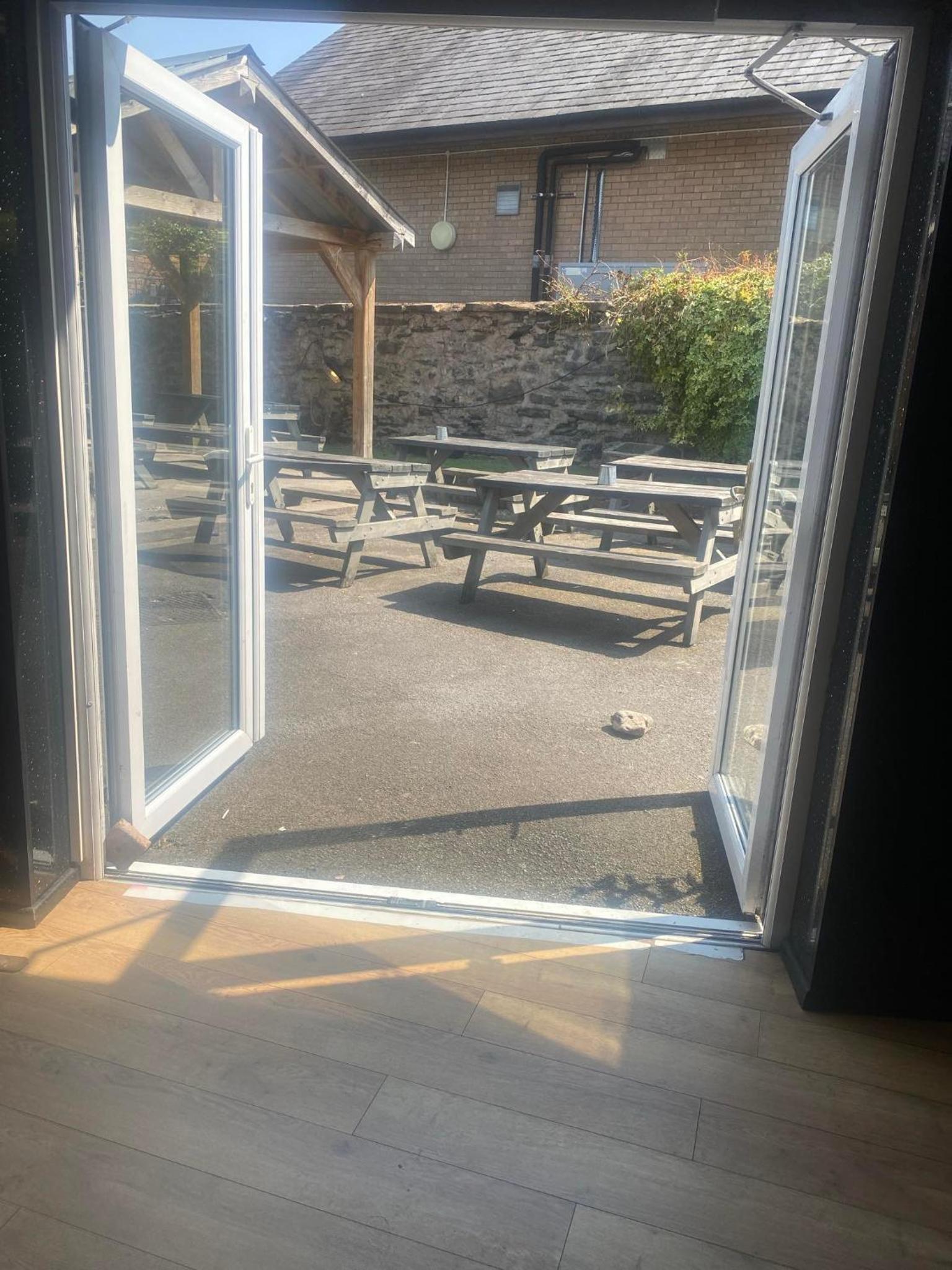 Prince of wales pub and accommodation view 4