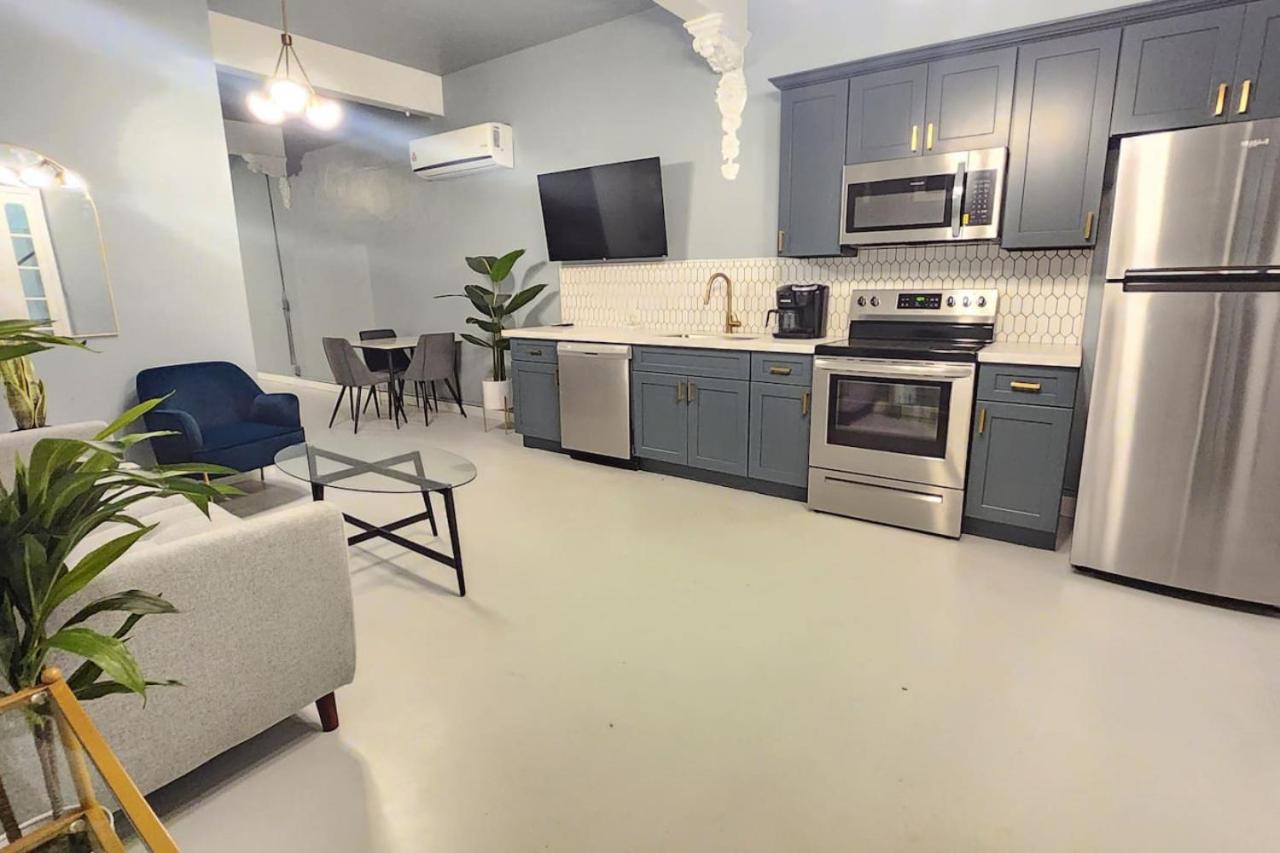 Luxe Modern Apartment in the Heart of Phoenix (10) view 2