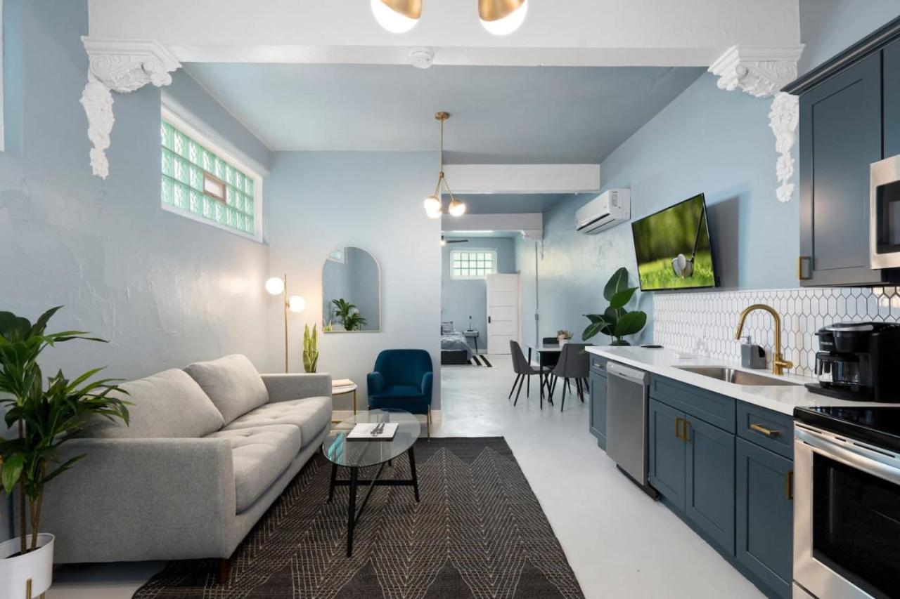Luxe Modern Apartment in the Heart of Phoenix (10) view 3