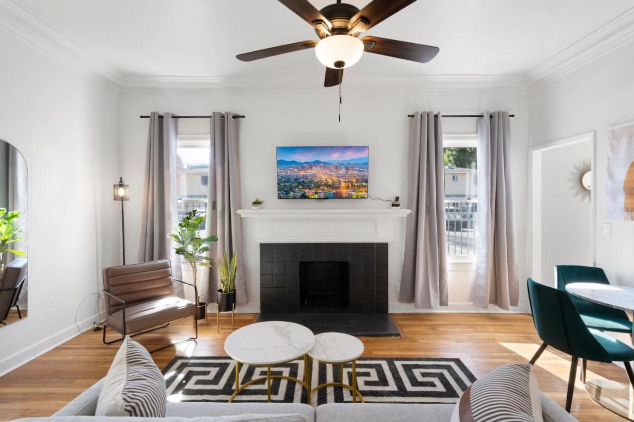 Luxe Modern Apartment in the Heart of Phoenix (4) view 4
