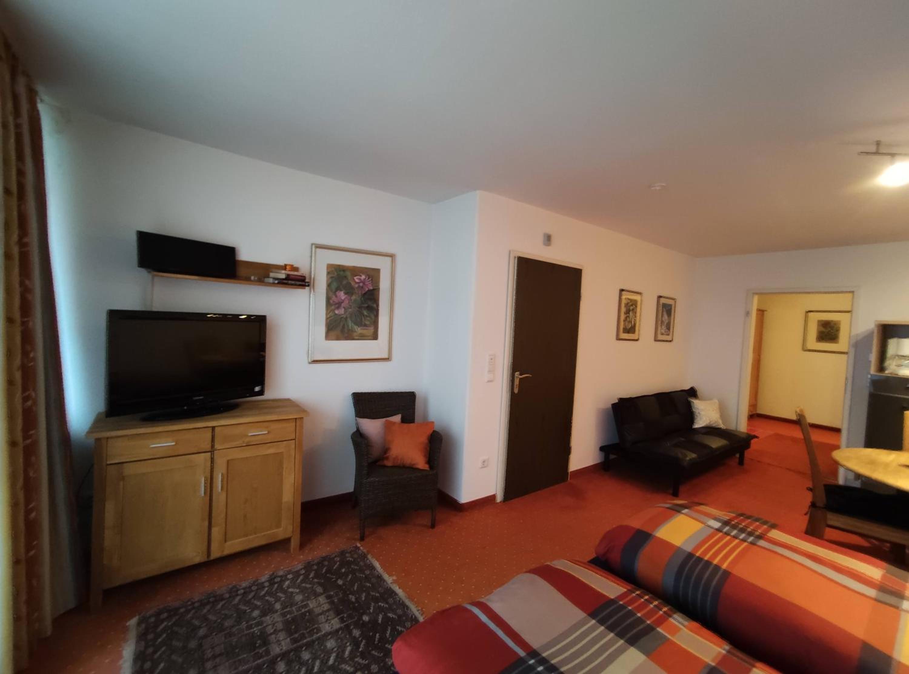 Ferienwohnung mit Schwimmbad und Gartenblick