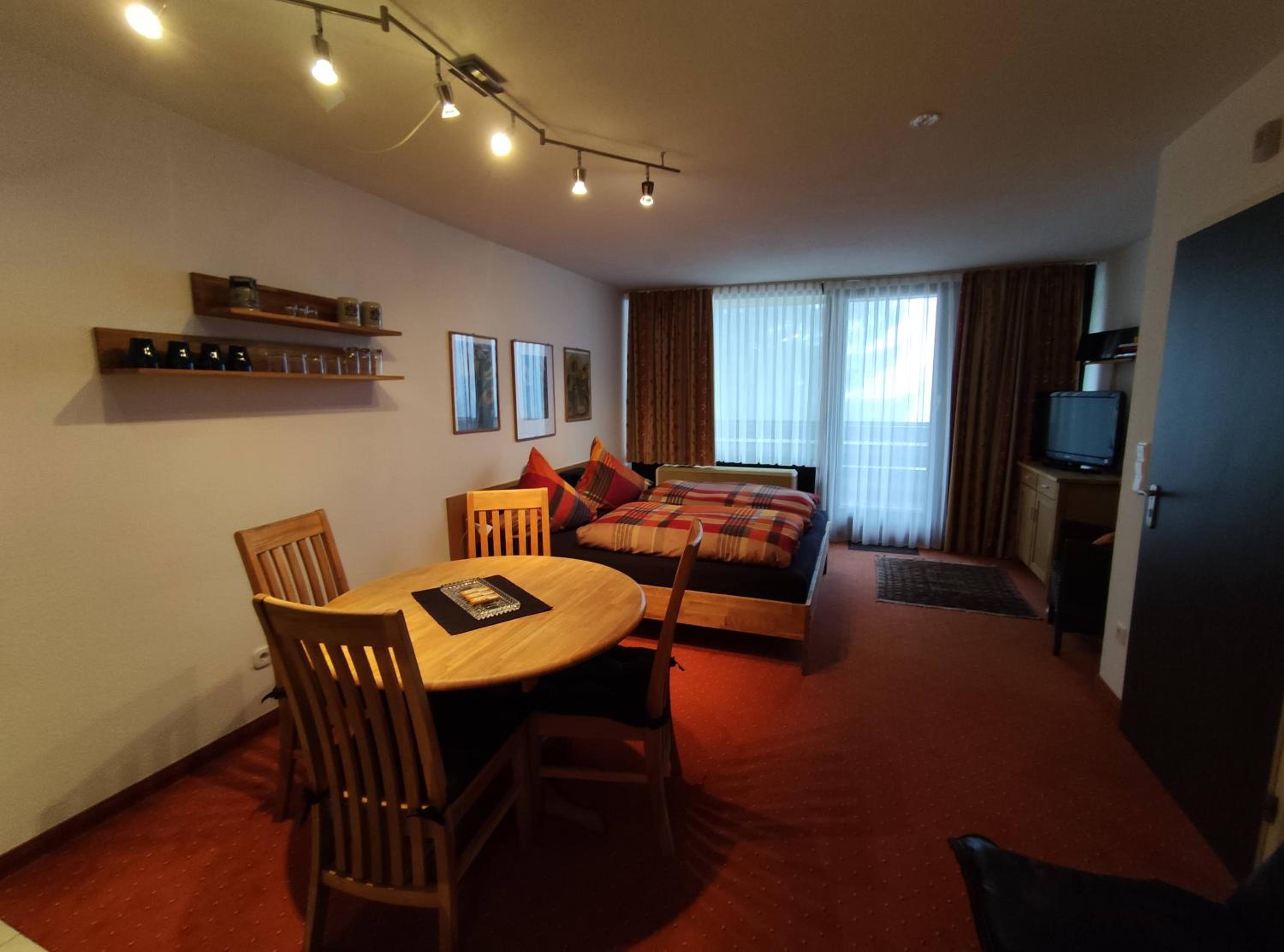 Ferienwohnung mit Schwimmbad und Gartenblick