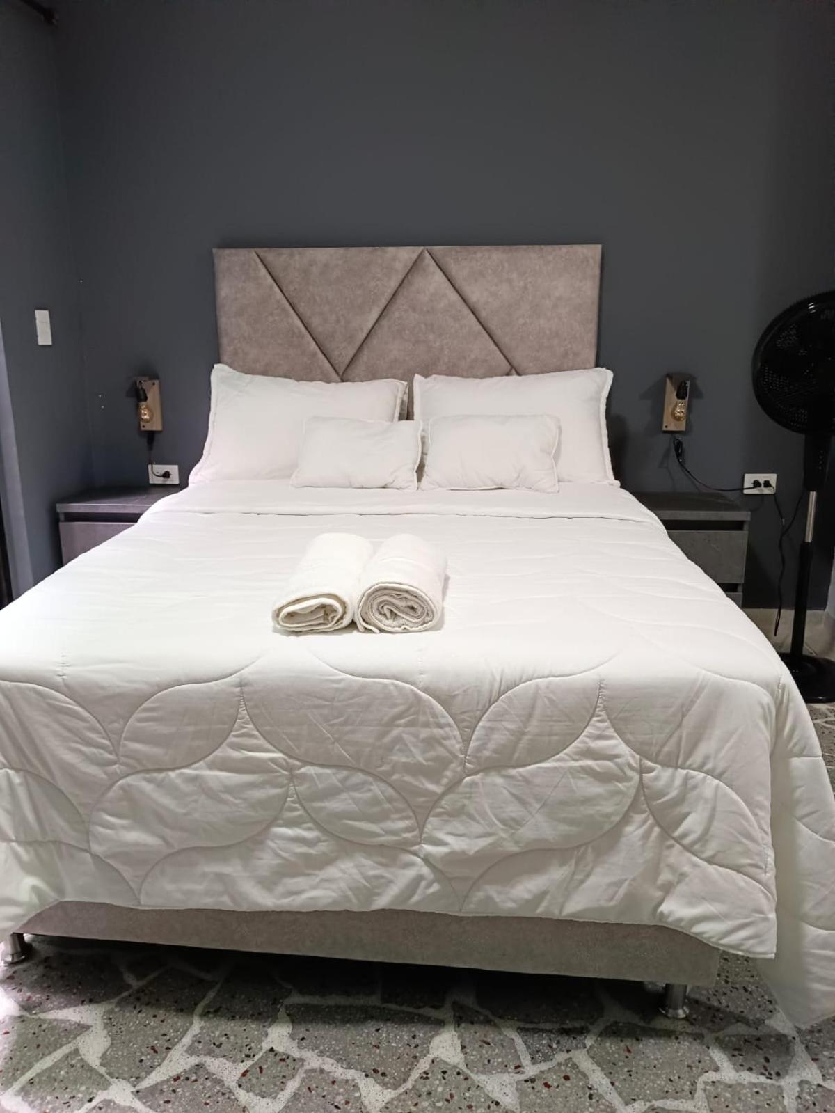 102 Apartamento en Laureles cerca al estadio y La 70