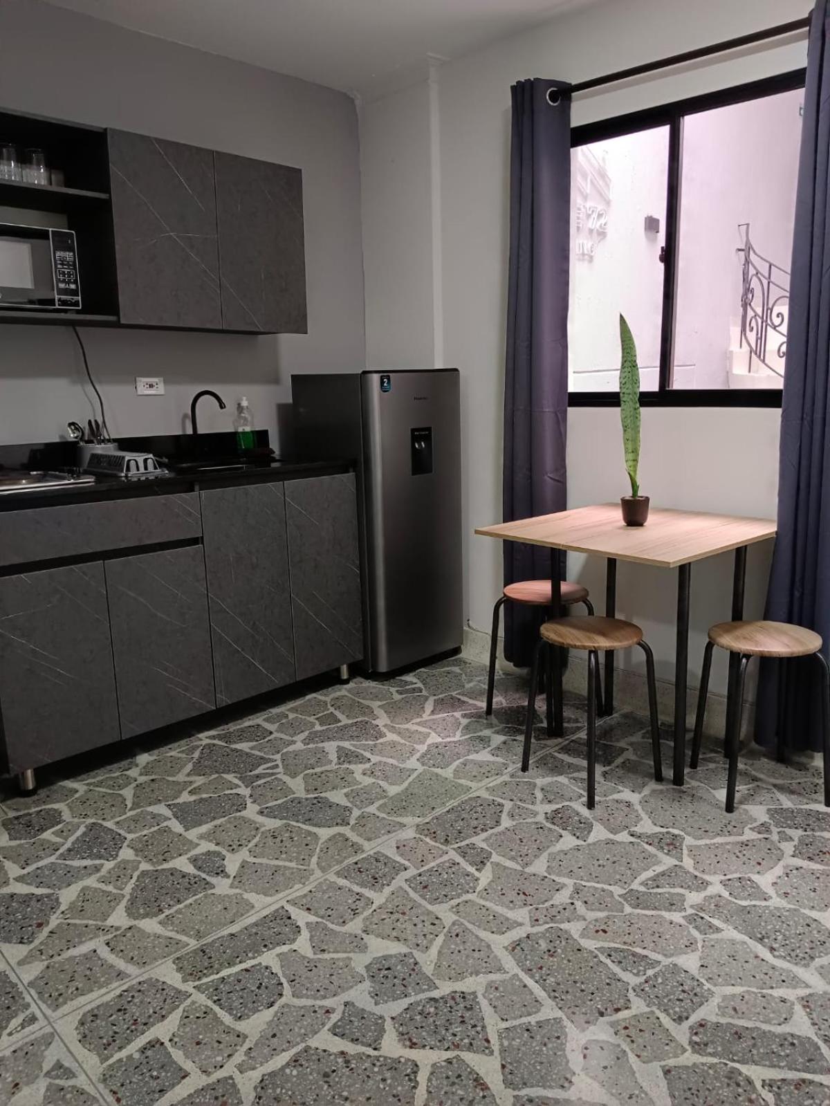 102 Apartamento en Laureles cerca al estadio y La 70